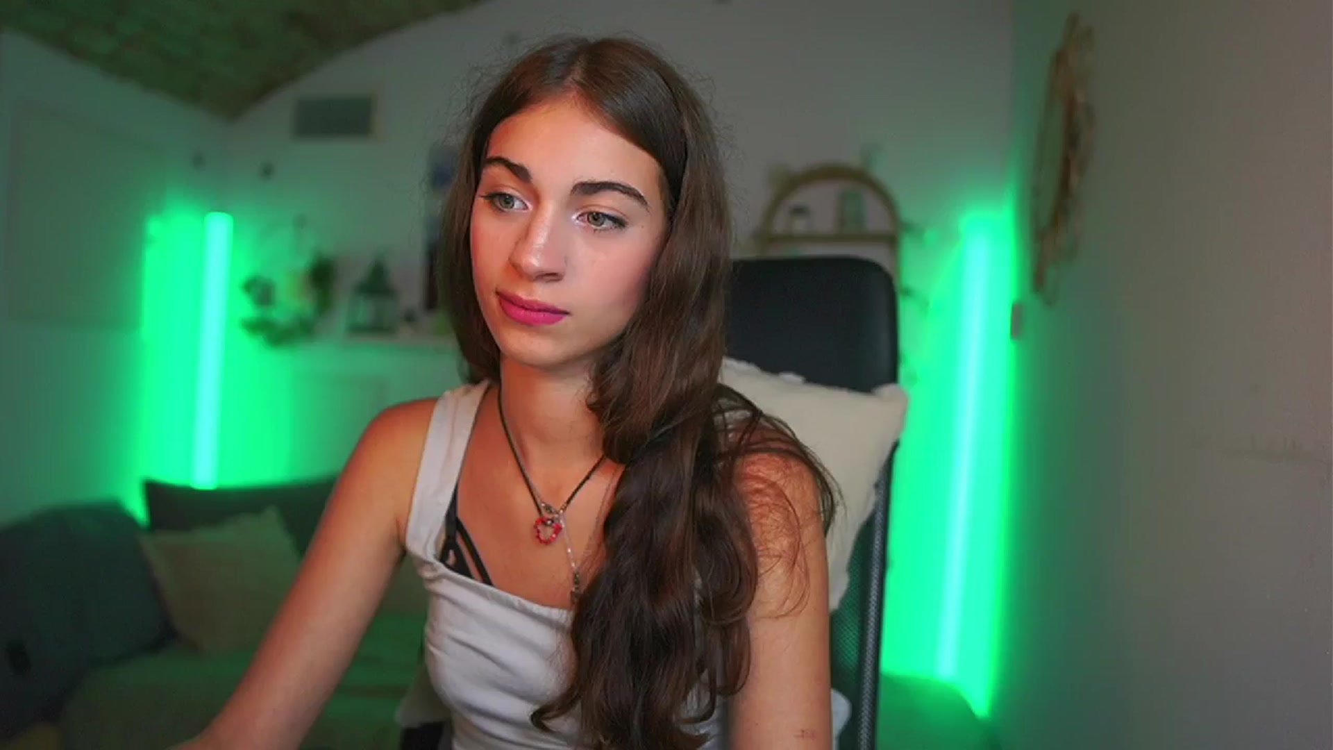 Gallery image thumbnail from Sophie__Grey's myfreecams stream on, 07/22/2025, 17:11 image 4 of 20