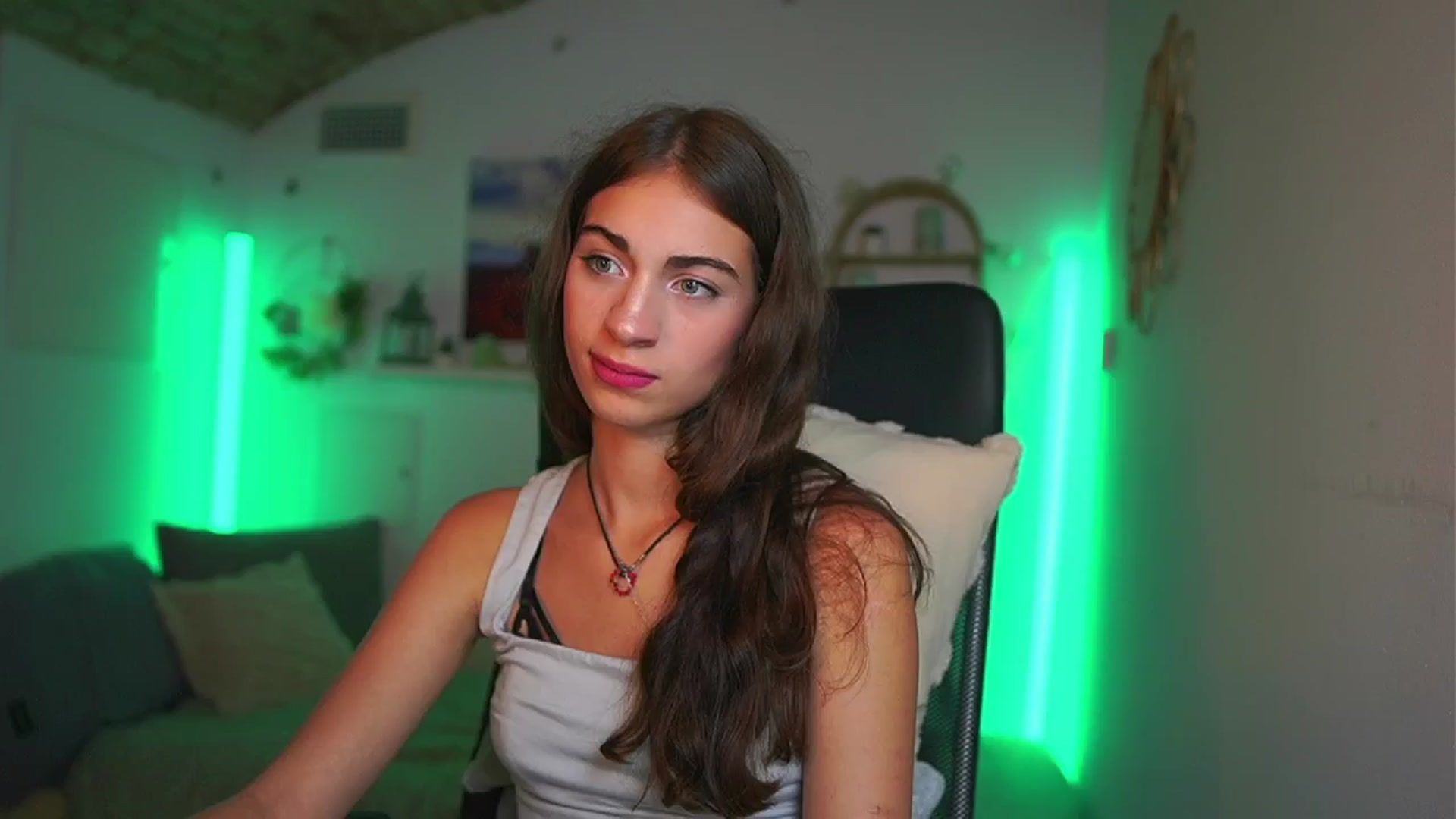 Gallery image thumbnail from Sophie__Grey's myfreecams stream on, 07/22/2025, 17:11 image 5 of 20