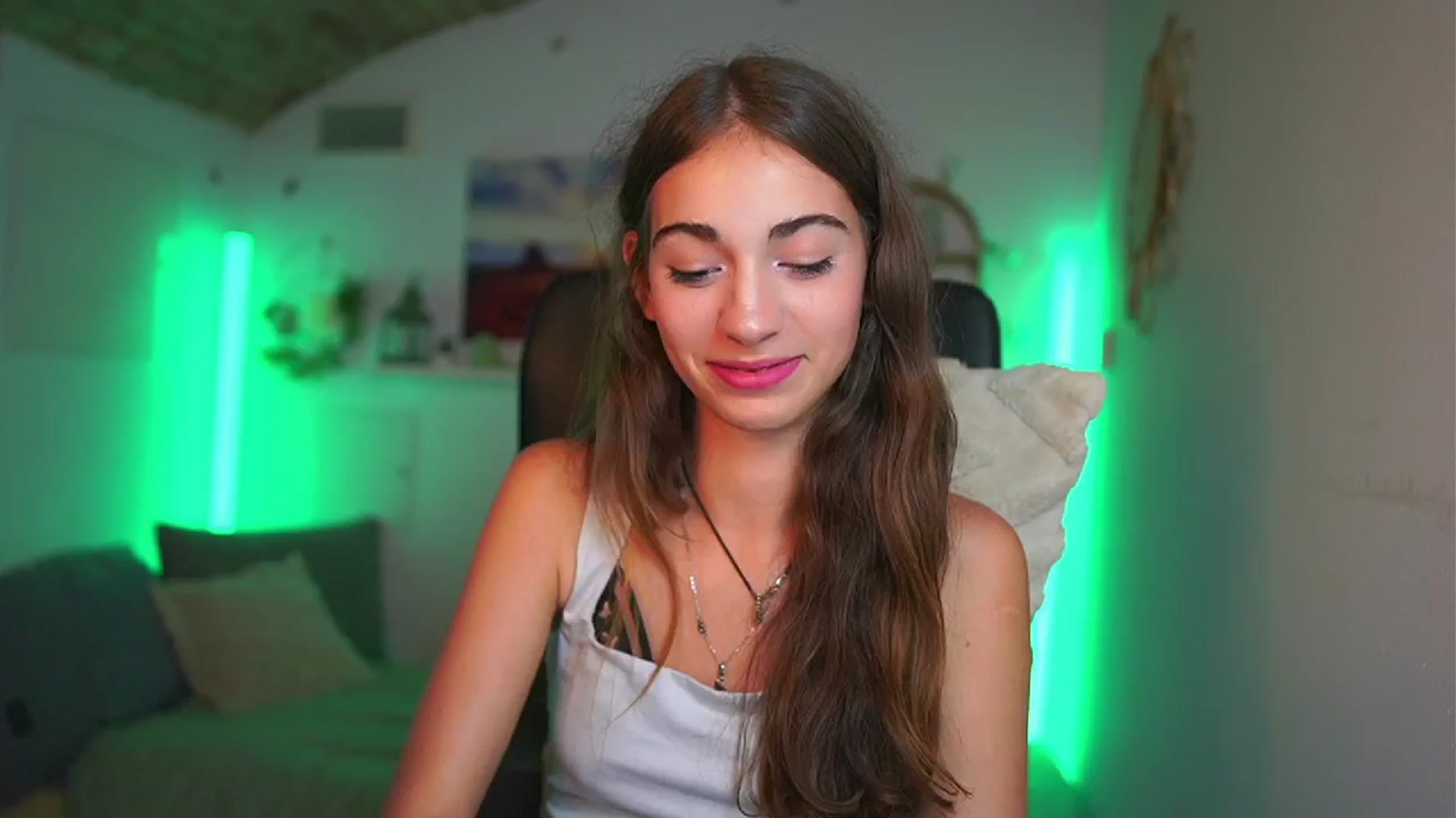 Gallery image thumbnail from Sophie__Grey's myfreecams stream on, 07/22/2025, 17:11 image 18 of 20
