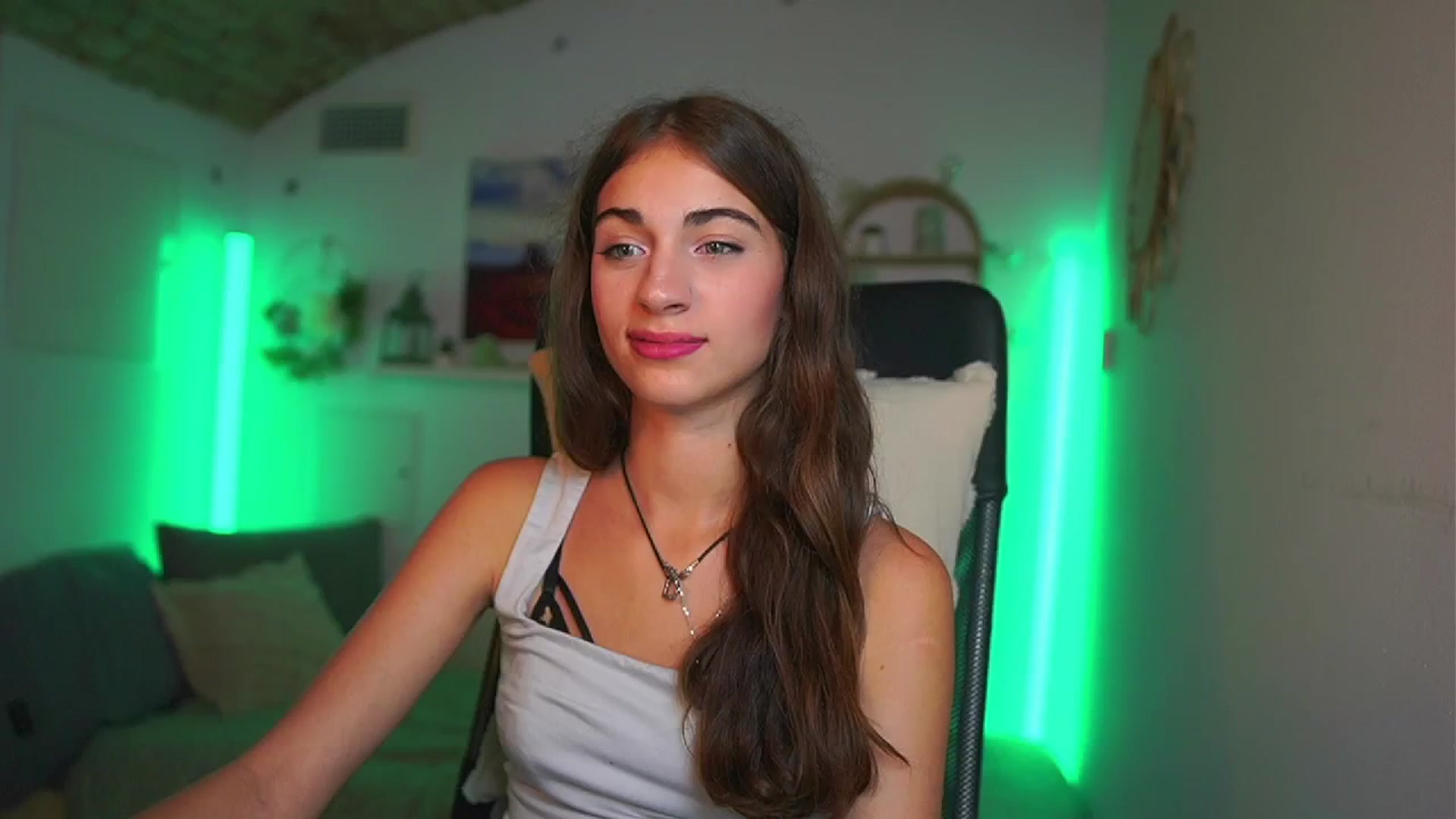 Gallery image thumbnail from Sophie__Grey's myfreecams stream on, 07/22/2025, 17:11 image 7 of 20
