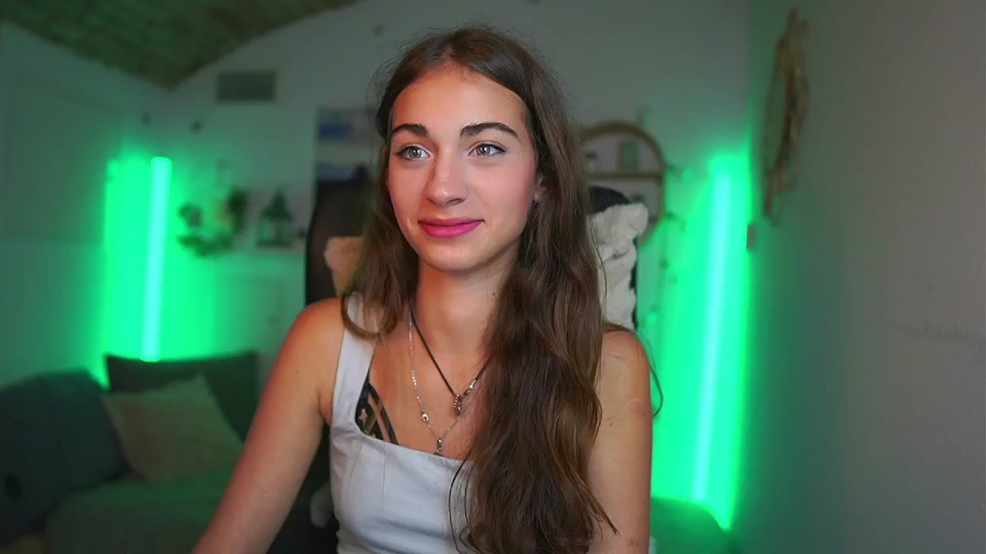 Gallery image thumbnail from Sophie__Grey's myfreecams stream on, 07/22/2025, 17:11 image 16 of 20