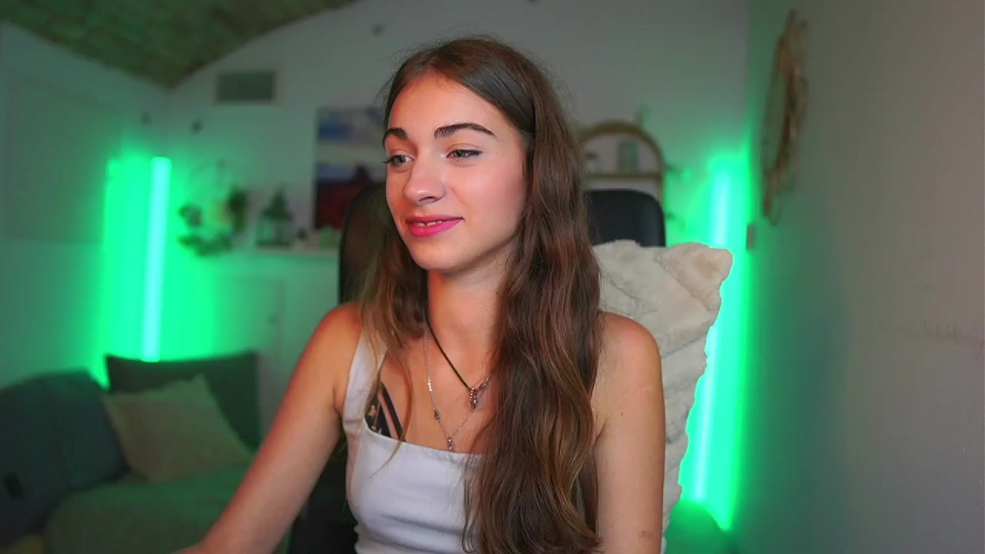 Gallery image thumbnail from Sophie__Grey's myfreecams stream on, 07/22/2025, 17:11 image 17 of 20