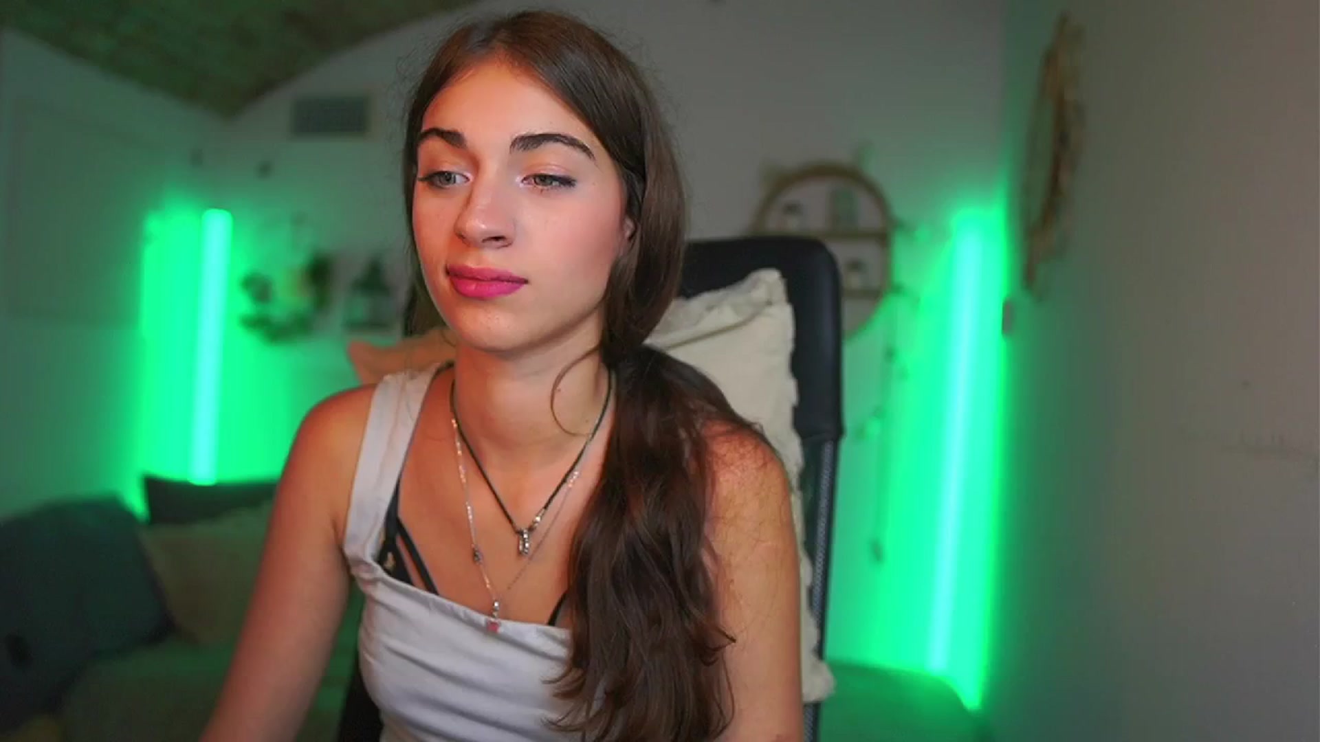 Gallery image thumbnail from Sophie__Grey's myfreecams stream on, 07/22/2025, 17:11 image 10 of 20