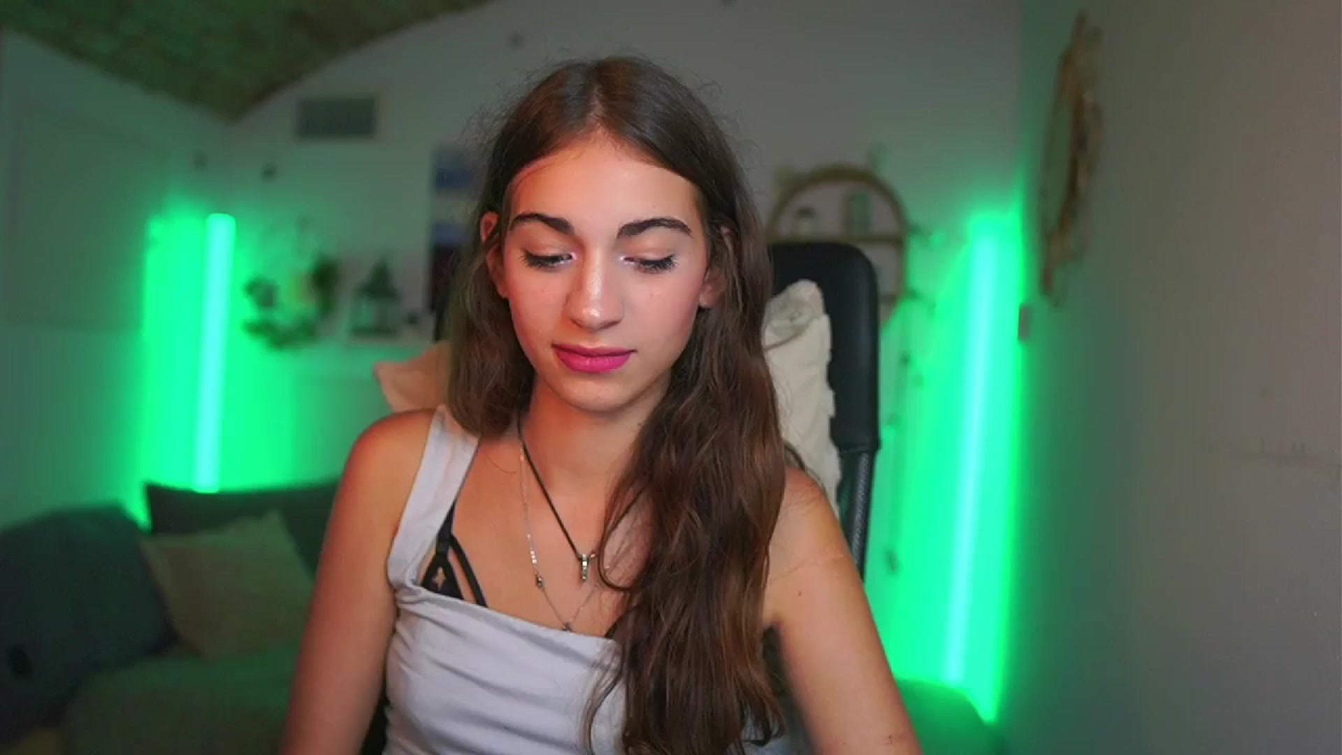 Gallery image thumbnail from Sophie__Grey's myfreecams stream on, 07/22/2025, 17:11 image 13 of 20