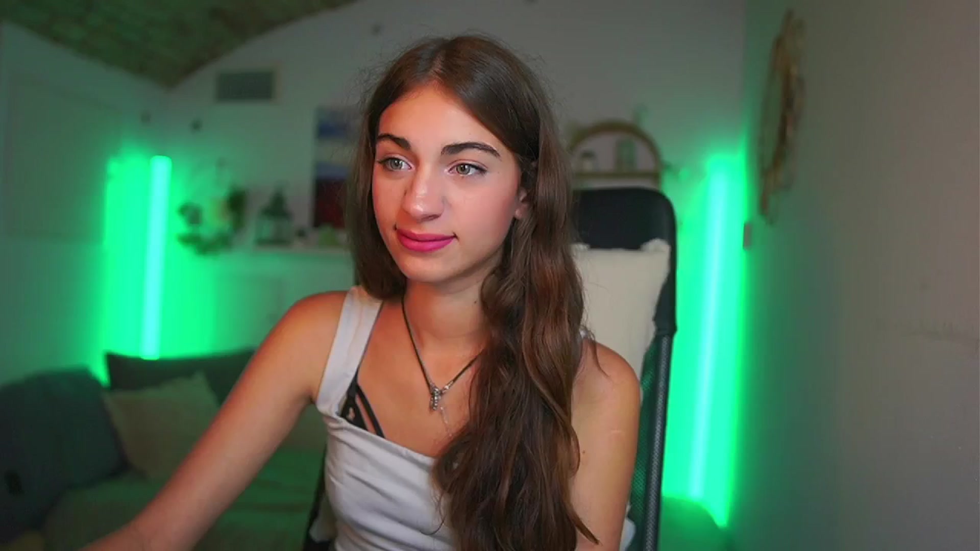 Gallery image thumbnail from Sophie__Grey's myfreecams stream on, 07/22/2025, 17:11 image 6 of 20