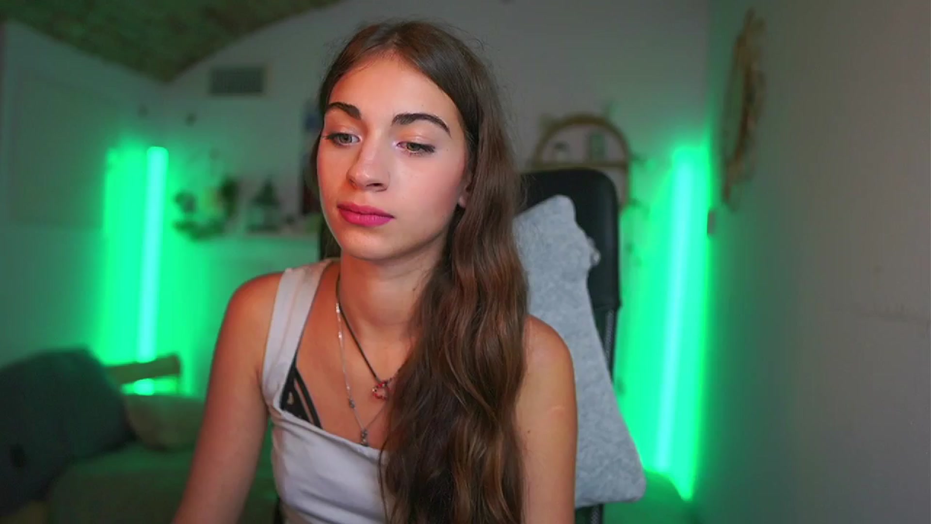 Gallery image thumbnail from Sophie__Grey's myfreecams stream on, 07/22/2025, 18:06 image 17 of 20