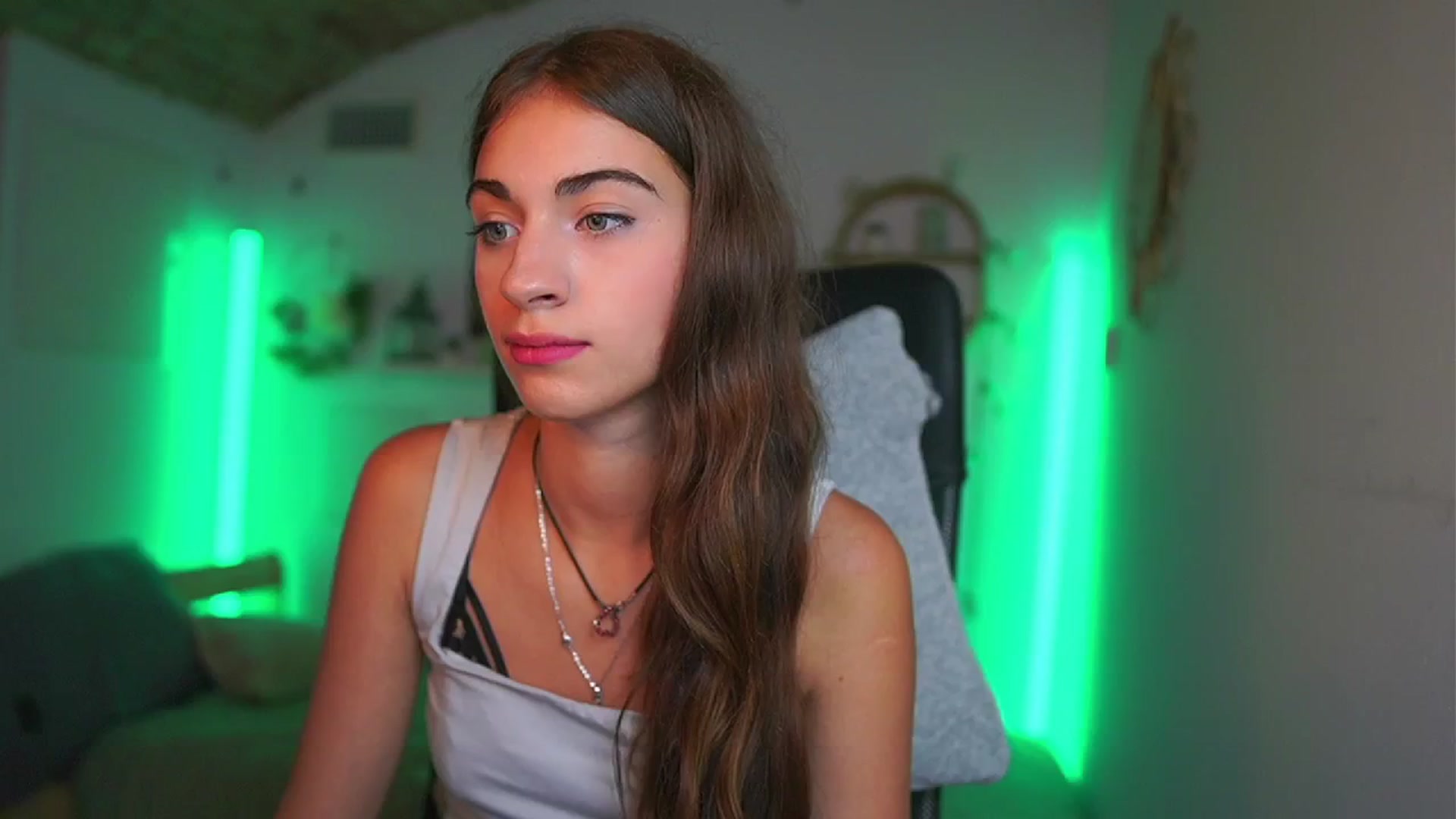 Gallery image thumbnail from Sophie__Grey's myfreecams stream on, 07/22/2025, 18:06 image 18 of 20