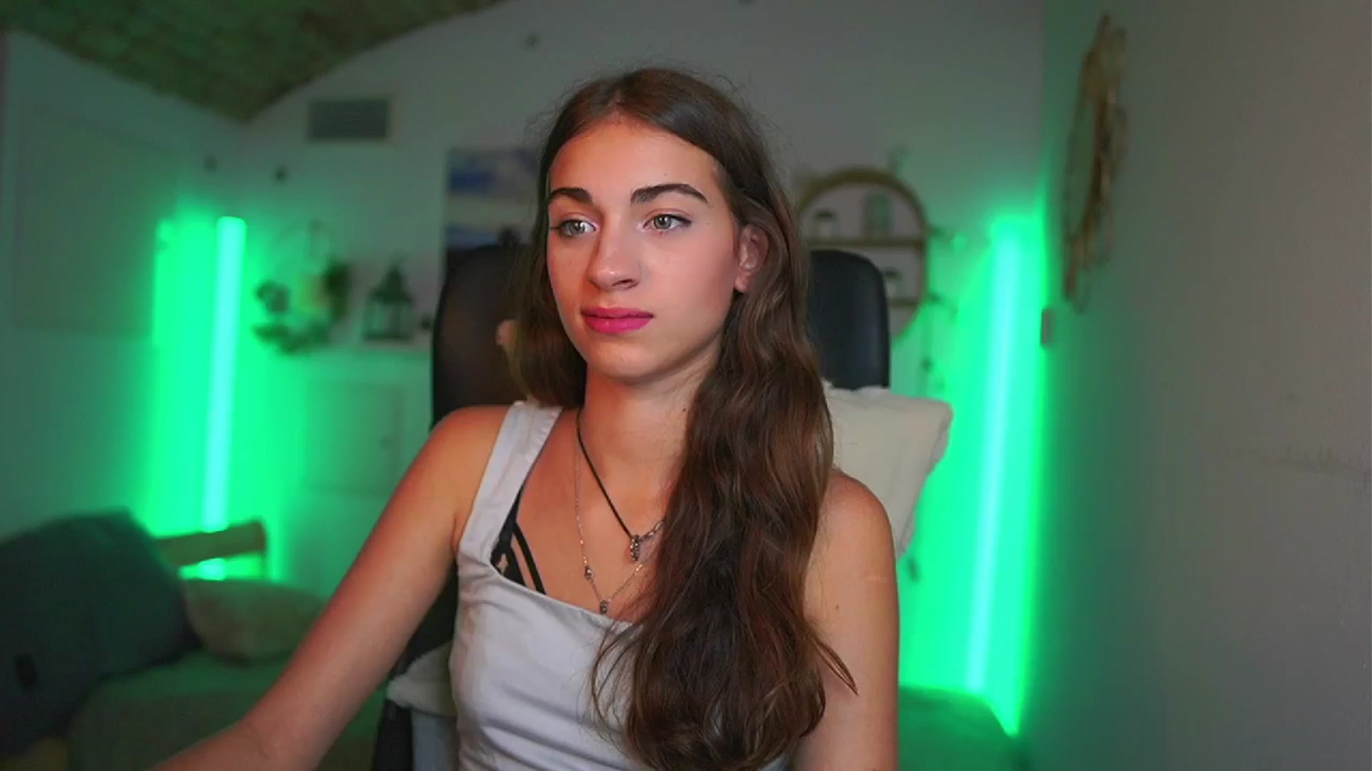 Gallery image thumbnail from Sophie__Grey's myfreecams stream on, 07/22/2025, 18:06 image 4 of 20