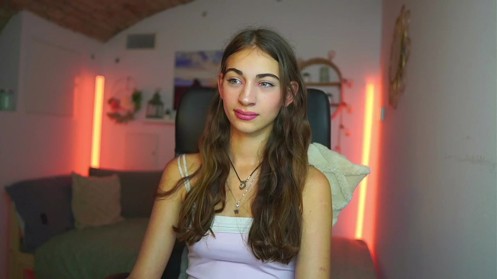 Gallery image thumbnail from Sophie__Grey's myfreecams stream on, 07/23/2025, 13:52 image 3 of 20