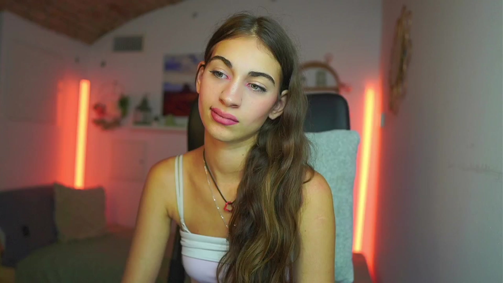 Gallery image thumbnail from Sophie__Grey's myfreecams stream on, 07/23/2025, 15:00 image 16 of 20