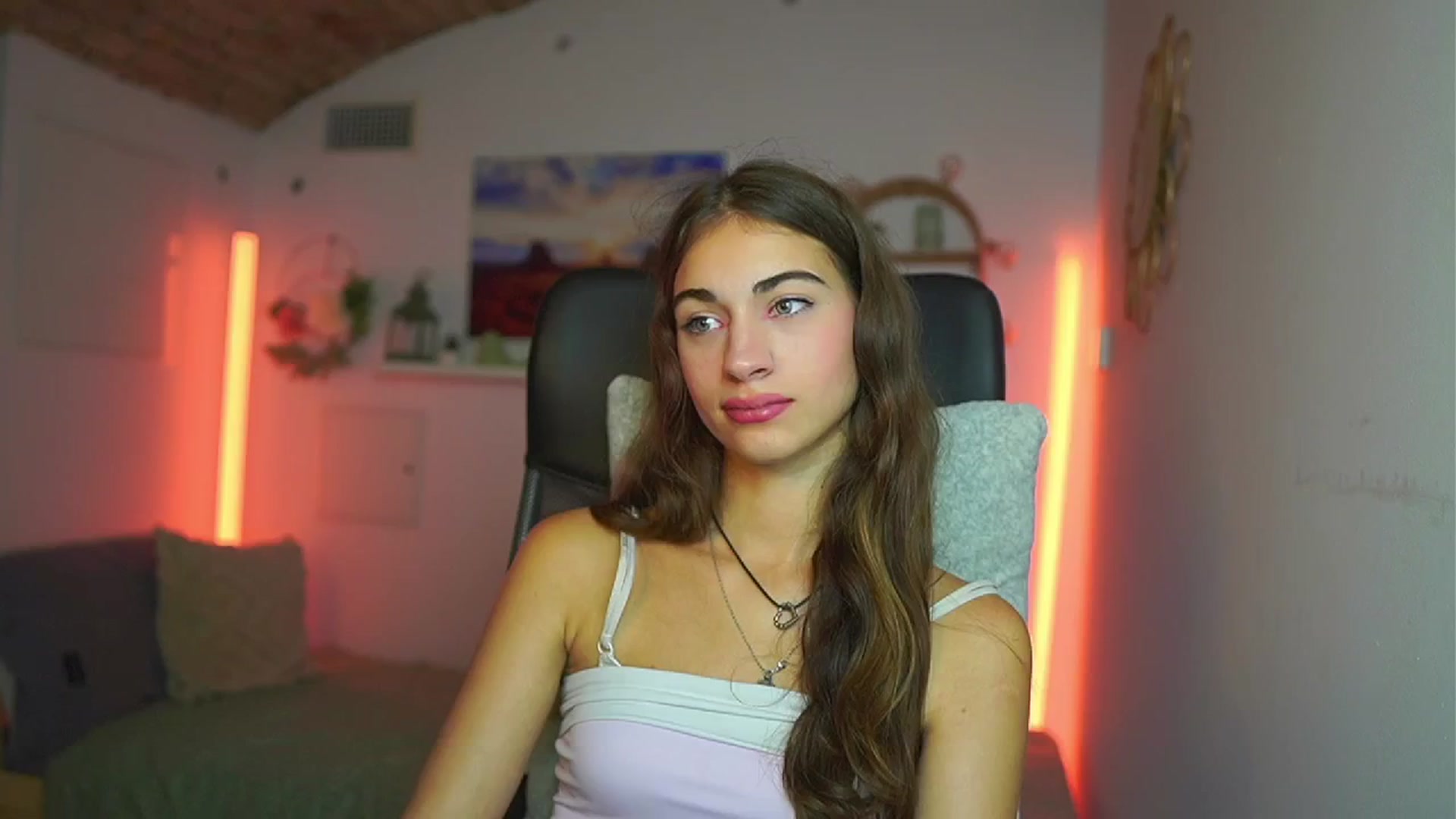Gallery image thumbnail from Sophie__Grey's myfreecams stream on, 07/23/2025, 15:00 image 14 of 20