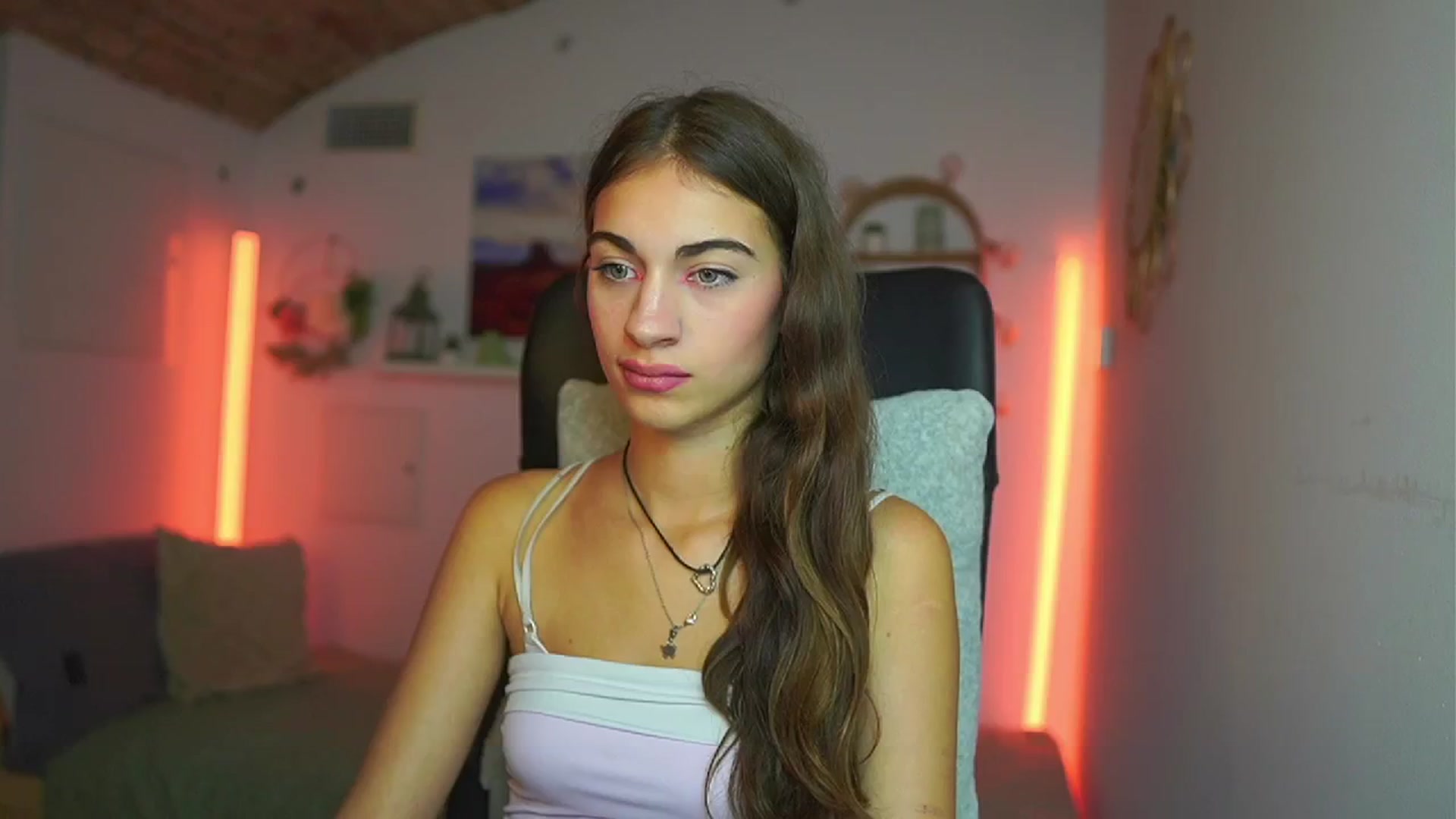 Gallery image thumbnail from Sophie__Grey's myfreecams stream on, 07/23/2025, 15:00 image 18 of 20