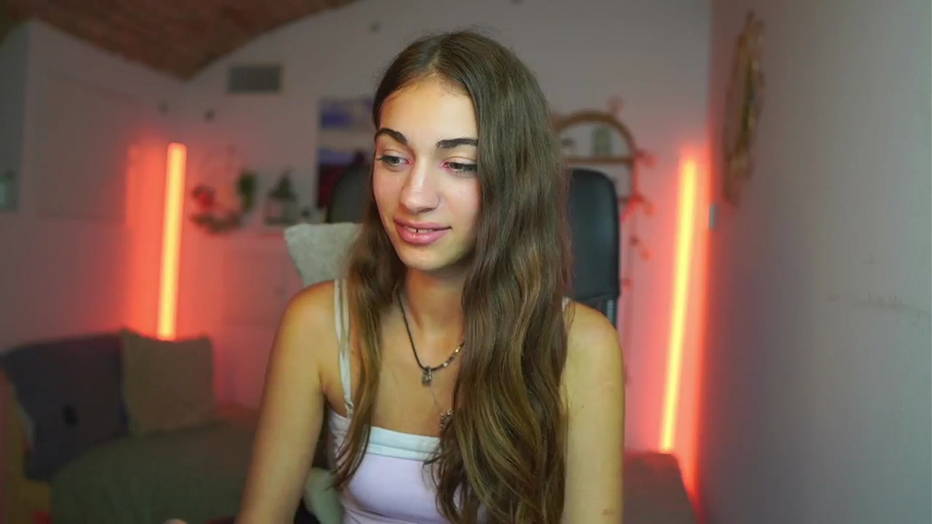 Gallery image thumbnail from Sophie__Grey's myfreecams stream on, 07/23/2025, 17:03 image 15 of 20