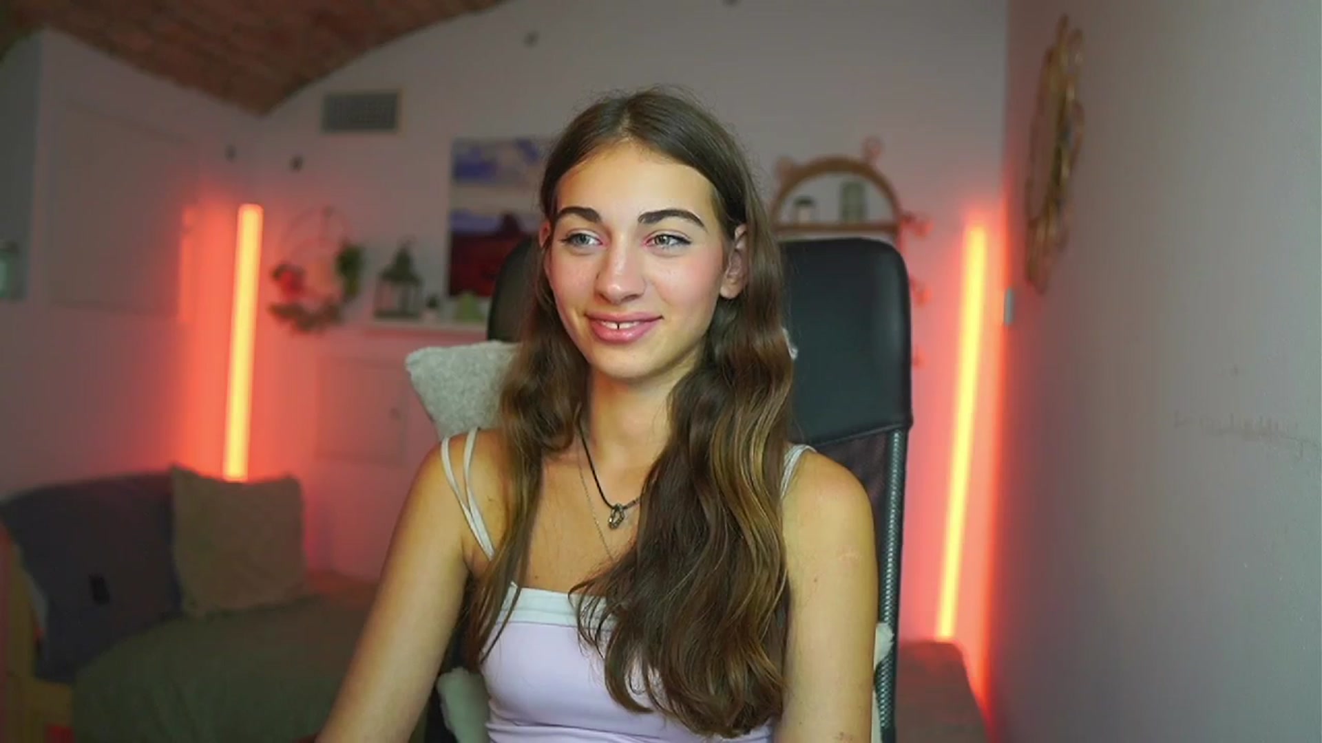 Gallery image thumbnail from Sophie__Grey's myfreecams stream on, 07/23/2025, 17:03 image 17 of 20