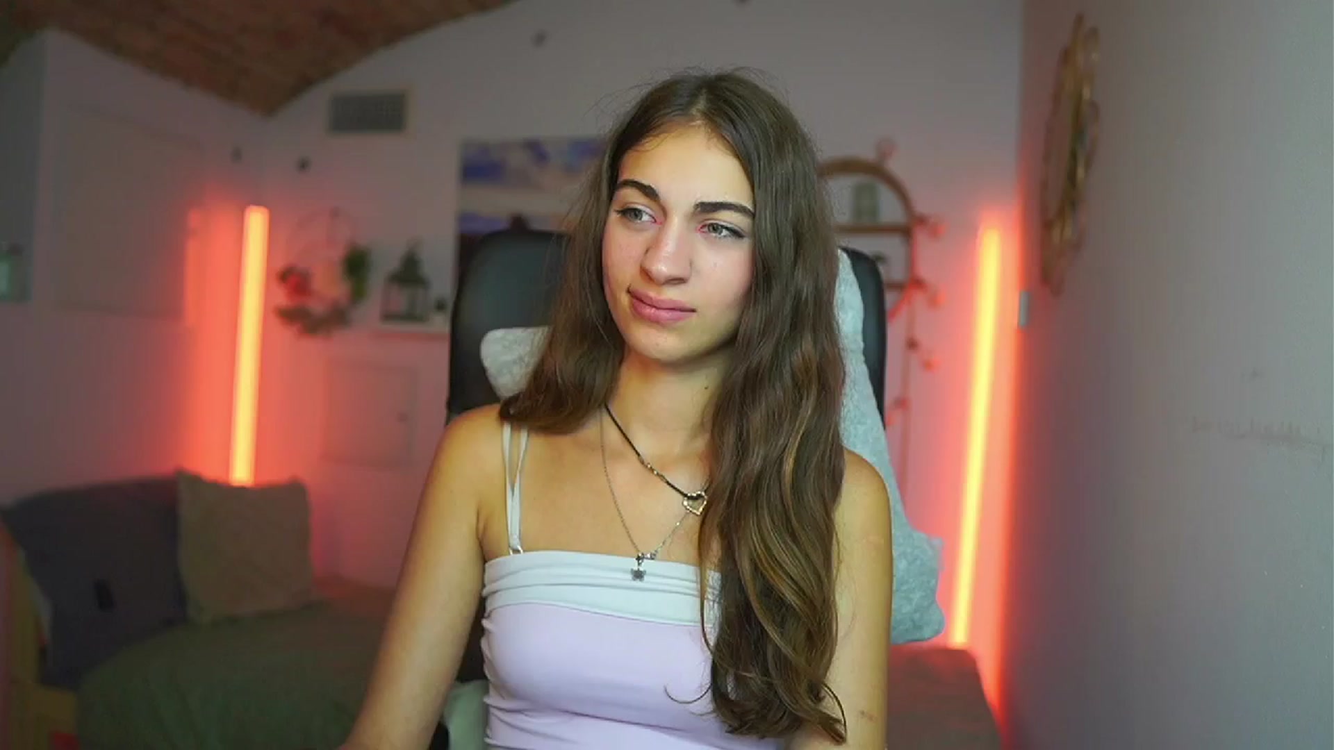Gallery image thumbnail from Sophie__Grey's myfreecams stream on, 07/23/2025, 17:03 image 4 of 20