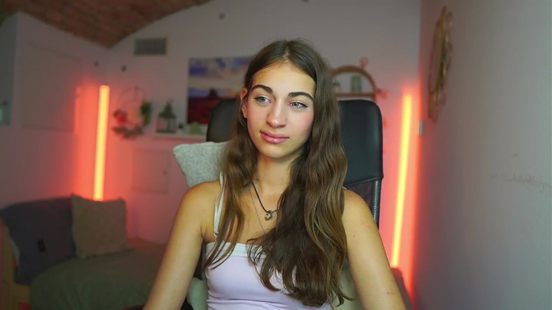 Gallery image thumbnail from Sophie__Grey's myfreecams stream on, 07/23/2025, 17:03 image 20 of 20