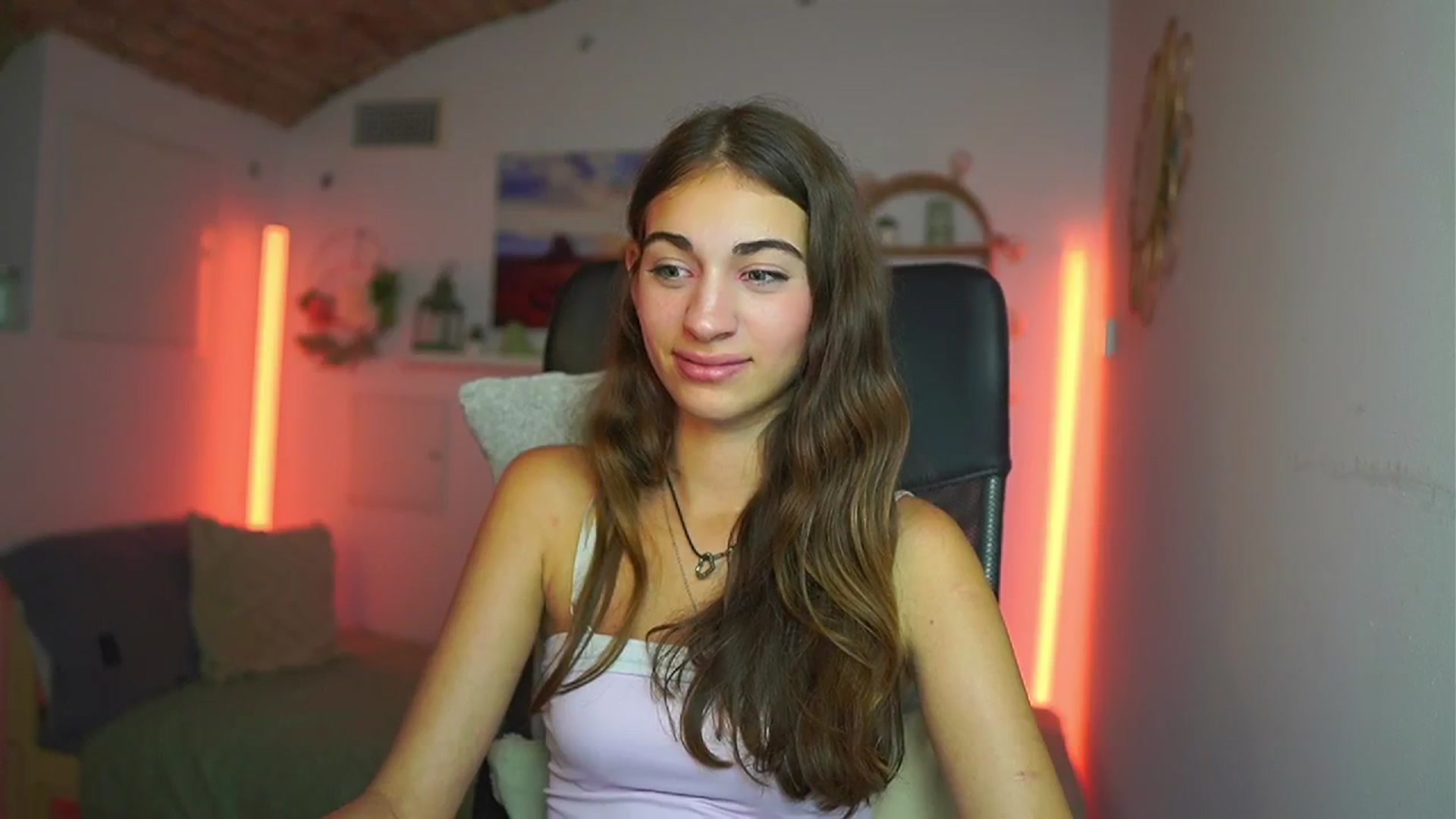 Gallery image thumbnail from Sophie__Grey's myfreecams stream on, 07/23/2025, 17:03 image 19 of 20