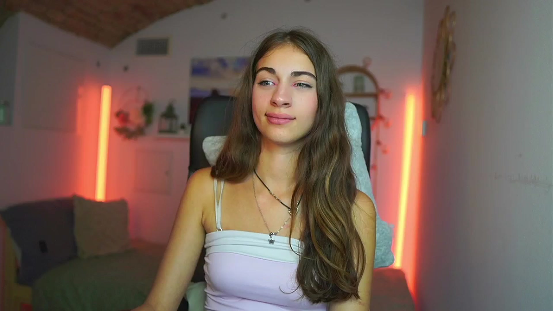 Gallery image thumbnail from Sophie__Grey's myfreecams stream on, 07/23/2025, 17:03 image 2 of 20