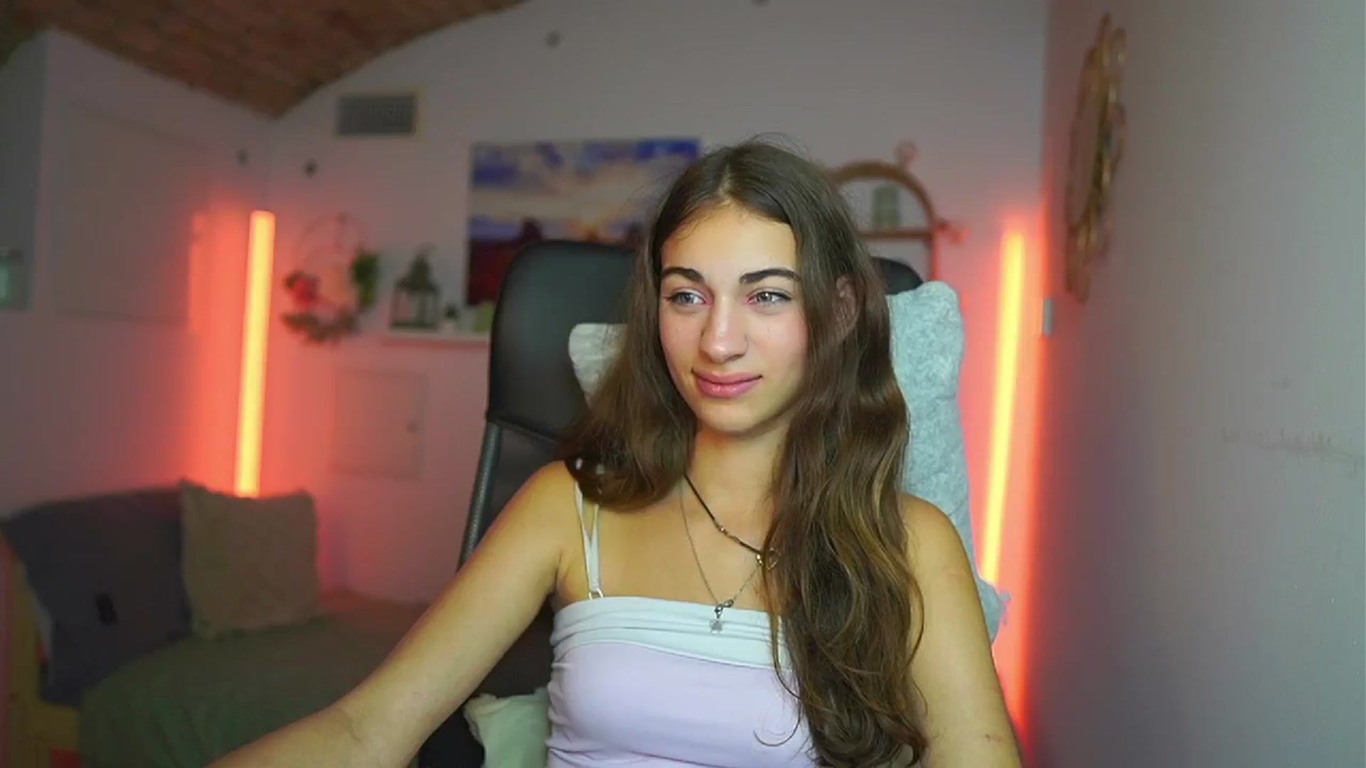 Gallery image thumbnail from Sophie__Grey's myfreecams stream on, 07/23/2025, 17:03 image 9 of 20