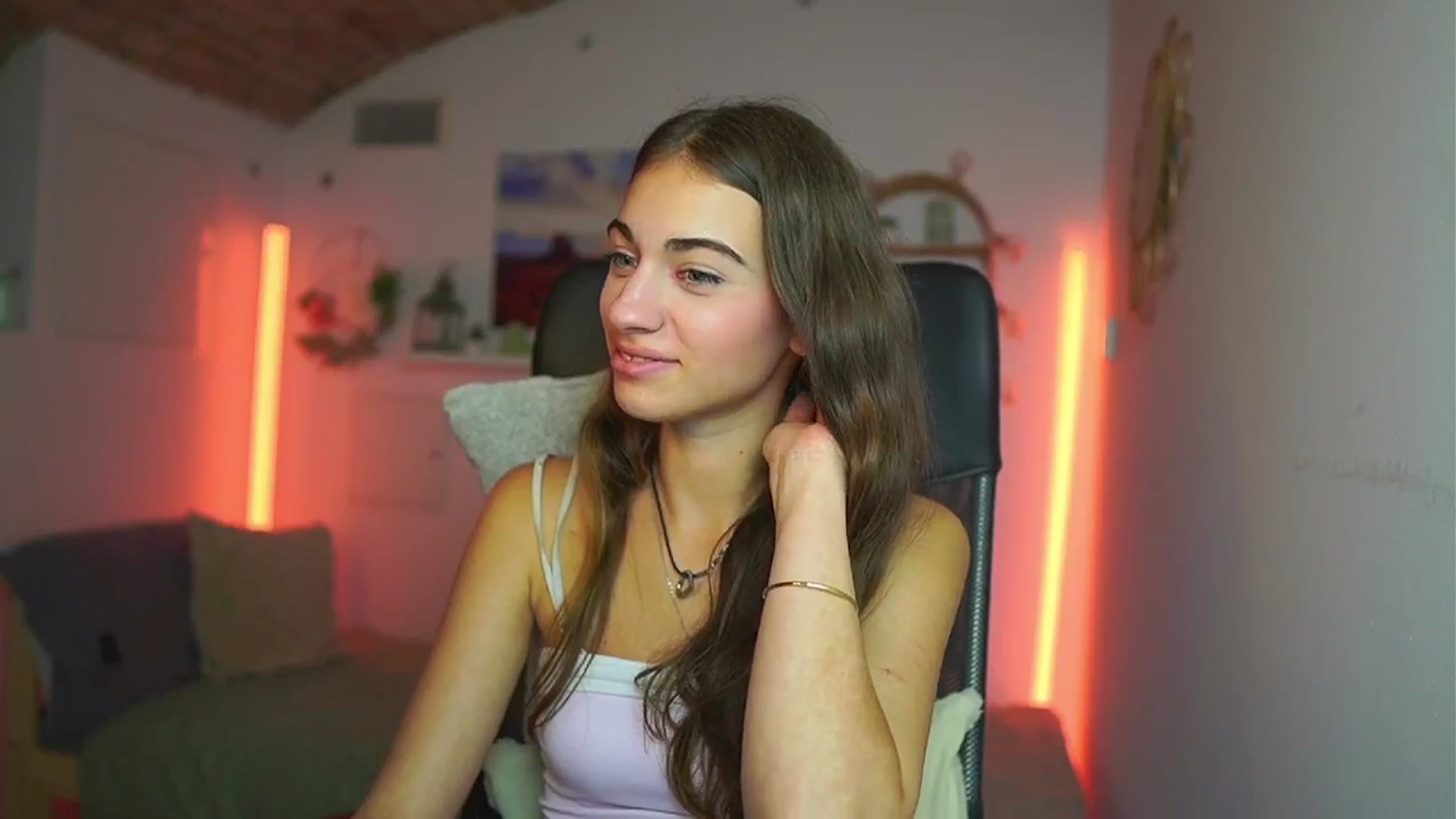 Gallery image thumbnail from Sophie__Grey's myfreecams stream on, 07/23/2025, 17:03 image 16 of 20