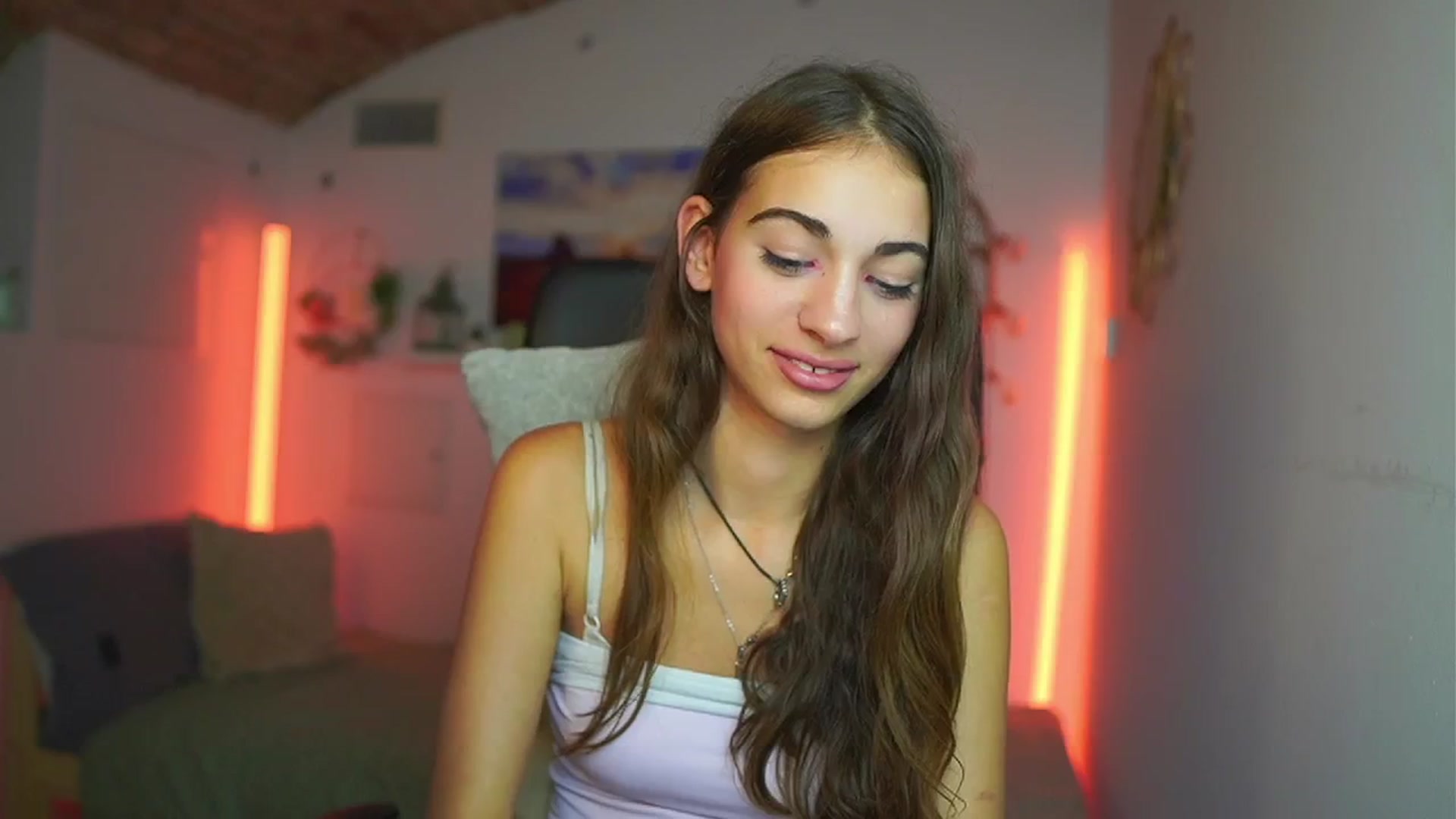 Gallery image thumbnail from Sophie__Grey's myfreecams stream on, 07/23/2025, 17:03 image 14 of 20