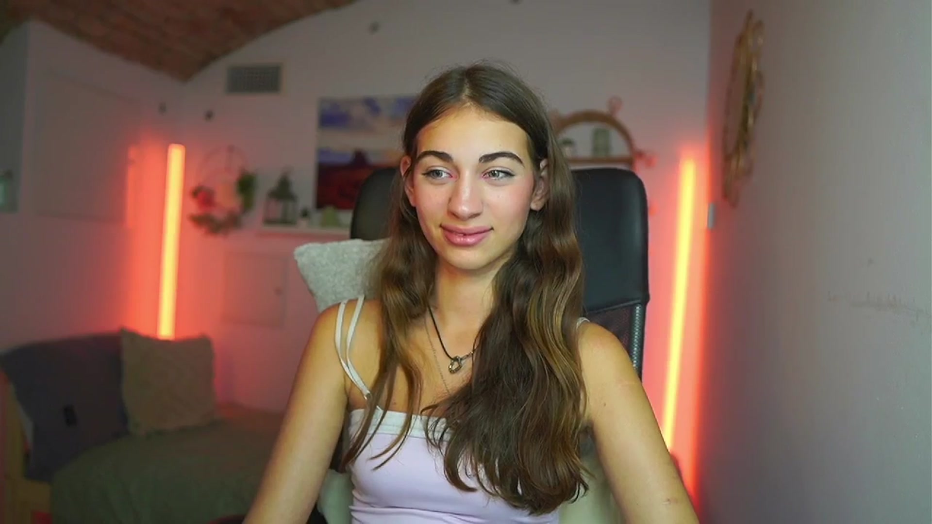 Gallery image thumbnail from Sophie__Grey's myfreecams stream on, 07/23/2025, 17:03 image 18 of 20