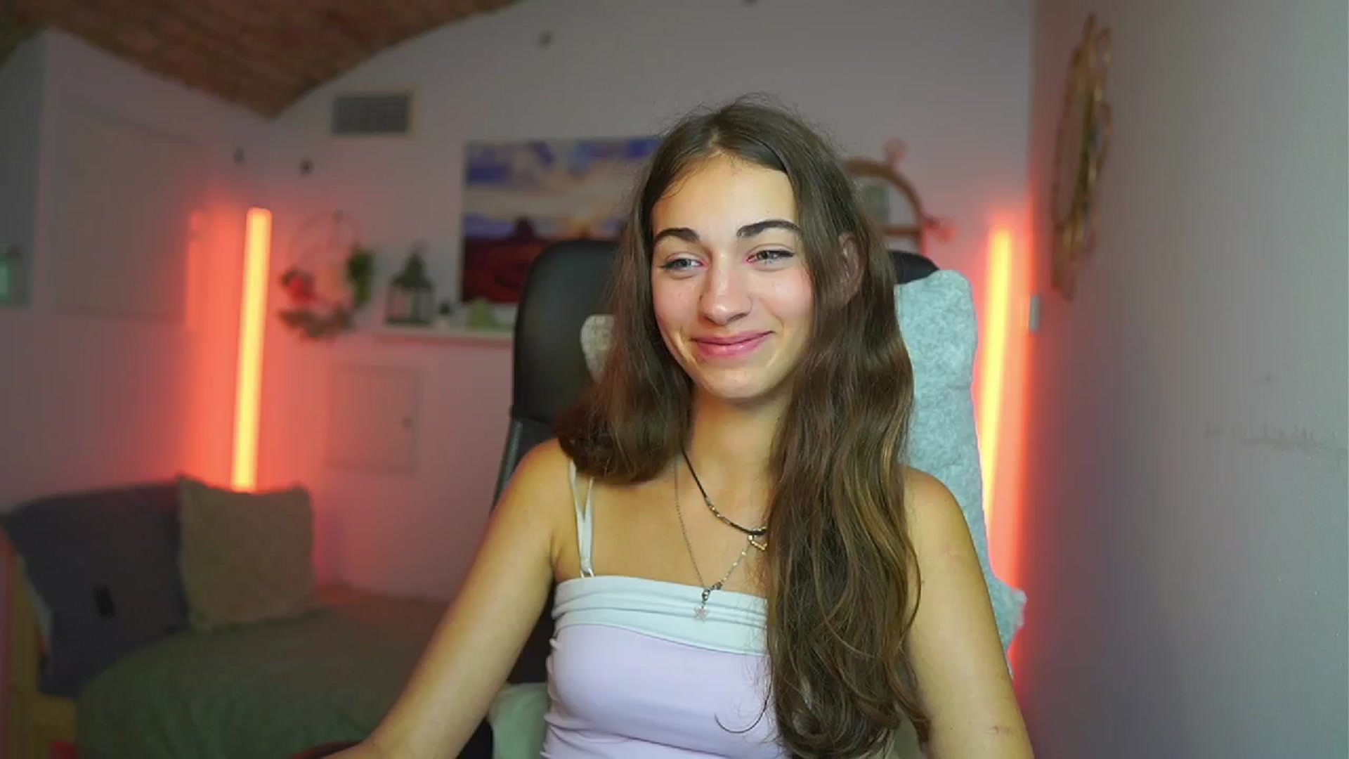 Gallery image thumbnail from Sophie__Grey's myfreecams stream on, 07/23/2025, 17:03 image 6 of 20