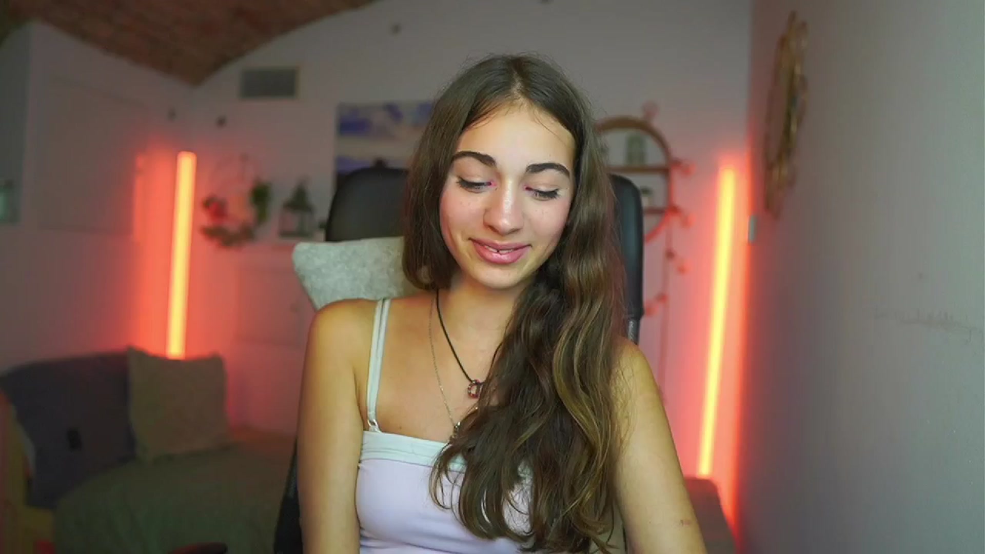 Gallery image thumbnail from Sophie__Grey's myfreecams stream on, 07/23/2025, 17:55 image 4 of 20