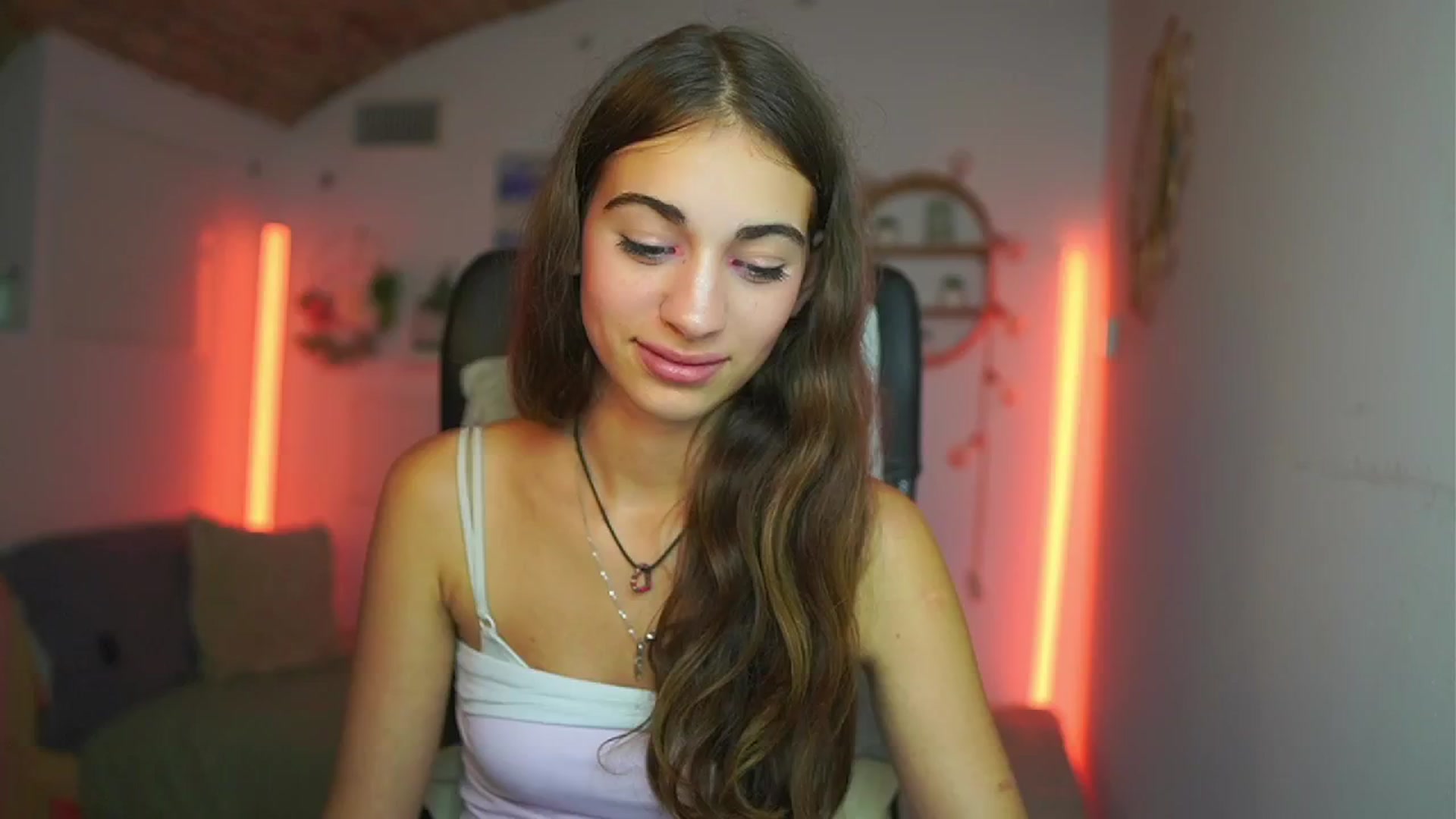 Gallery image thumbnail from Sophie__Grey's myfreecams stream on, 07/23/2025, 17:55 image 17 of 20