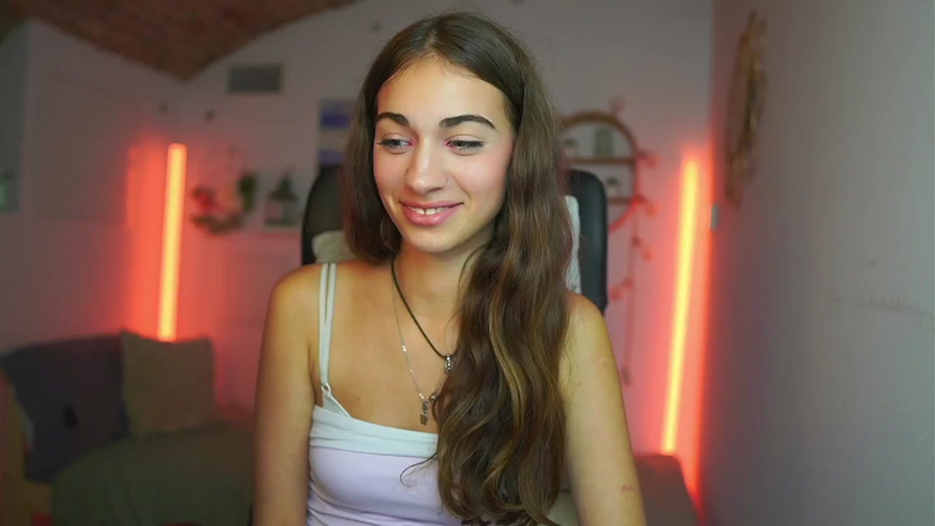 Gallery image thumbnail from Sophie__Grey's myfreecams stream on, 07/23/2025, 17:55 image 14 of 20