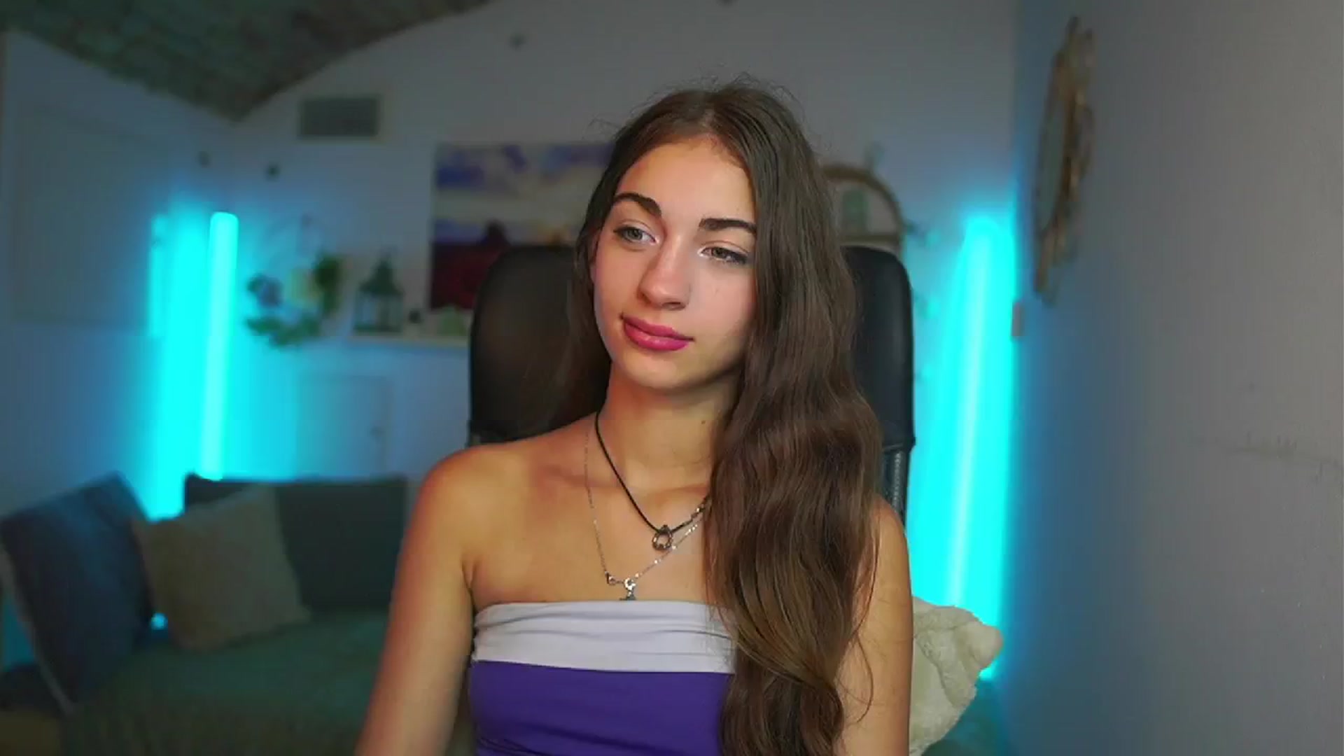 Gallery image thumbnail from Sophie__Grey's myfreecams stream on, 07/24/2025, 14:10 image 16 of 20