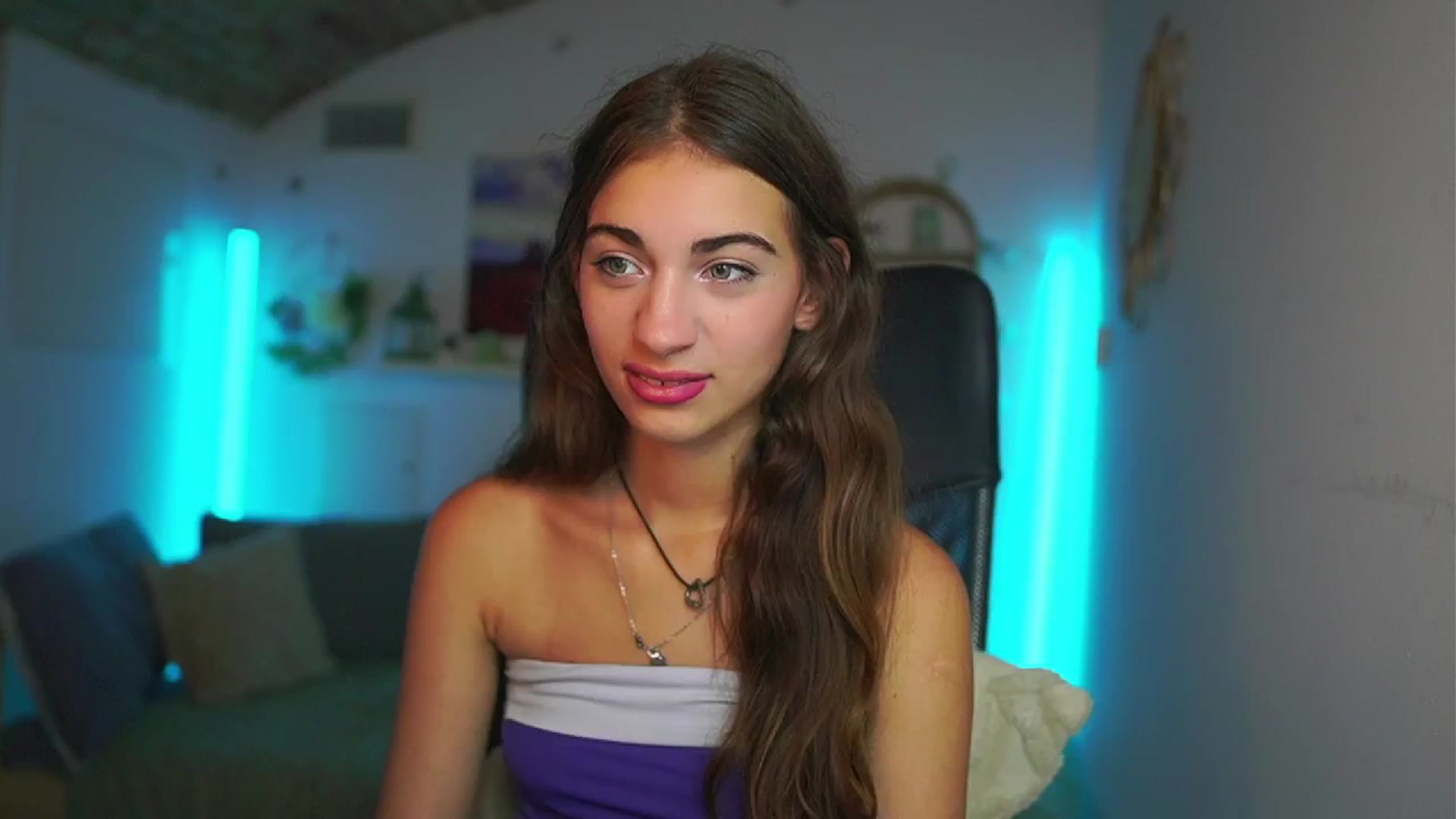 Gallery image thumbnail from Sophie__Grey's myfreecams stream on, 07/24/2025, 14:10 image 18 of 20