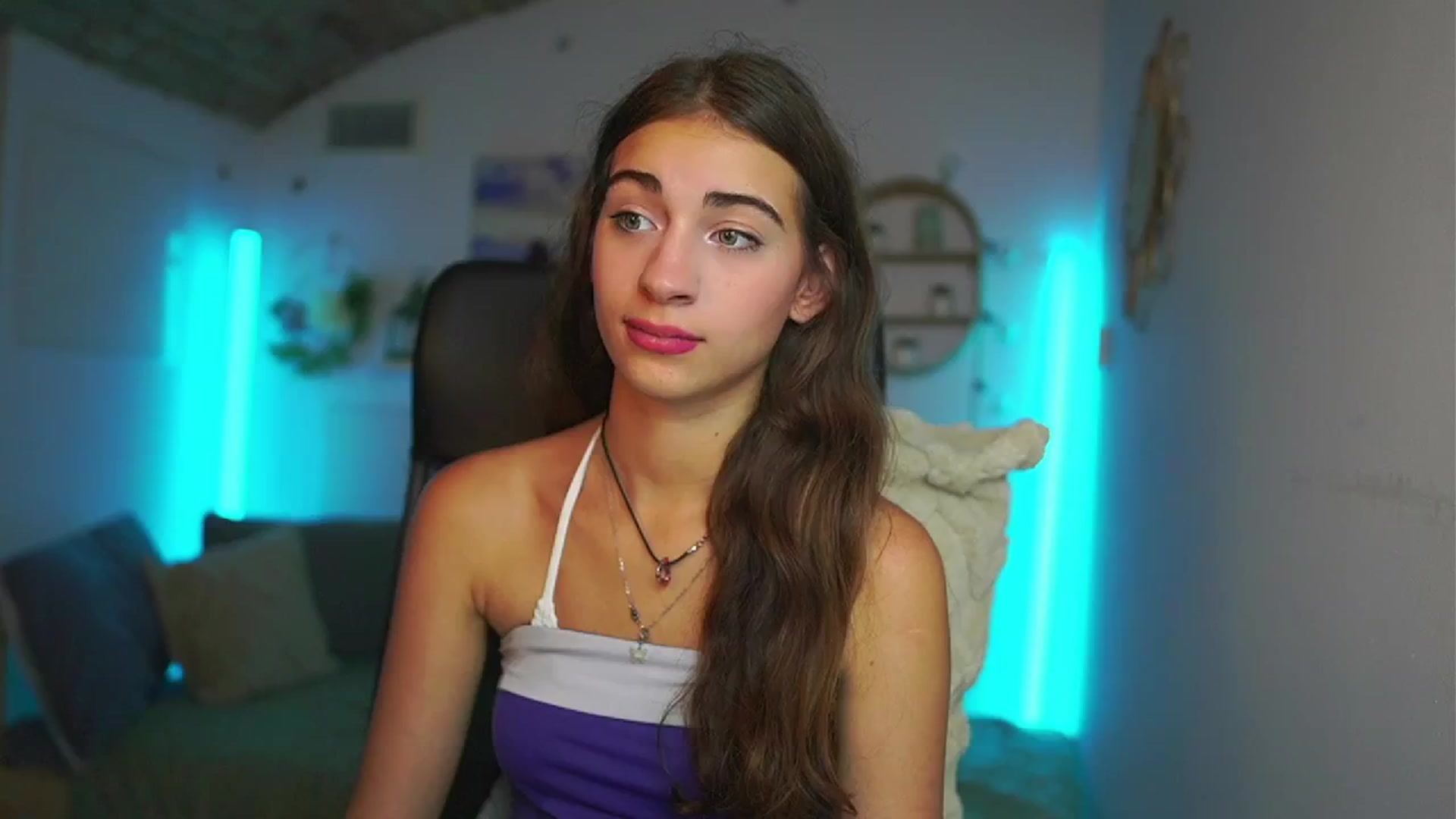 Gallery image thumbnail from Sophie__Grey's myfreecams stream on, 07/24/2025, 14:10 image 4 of 20