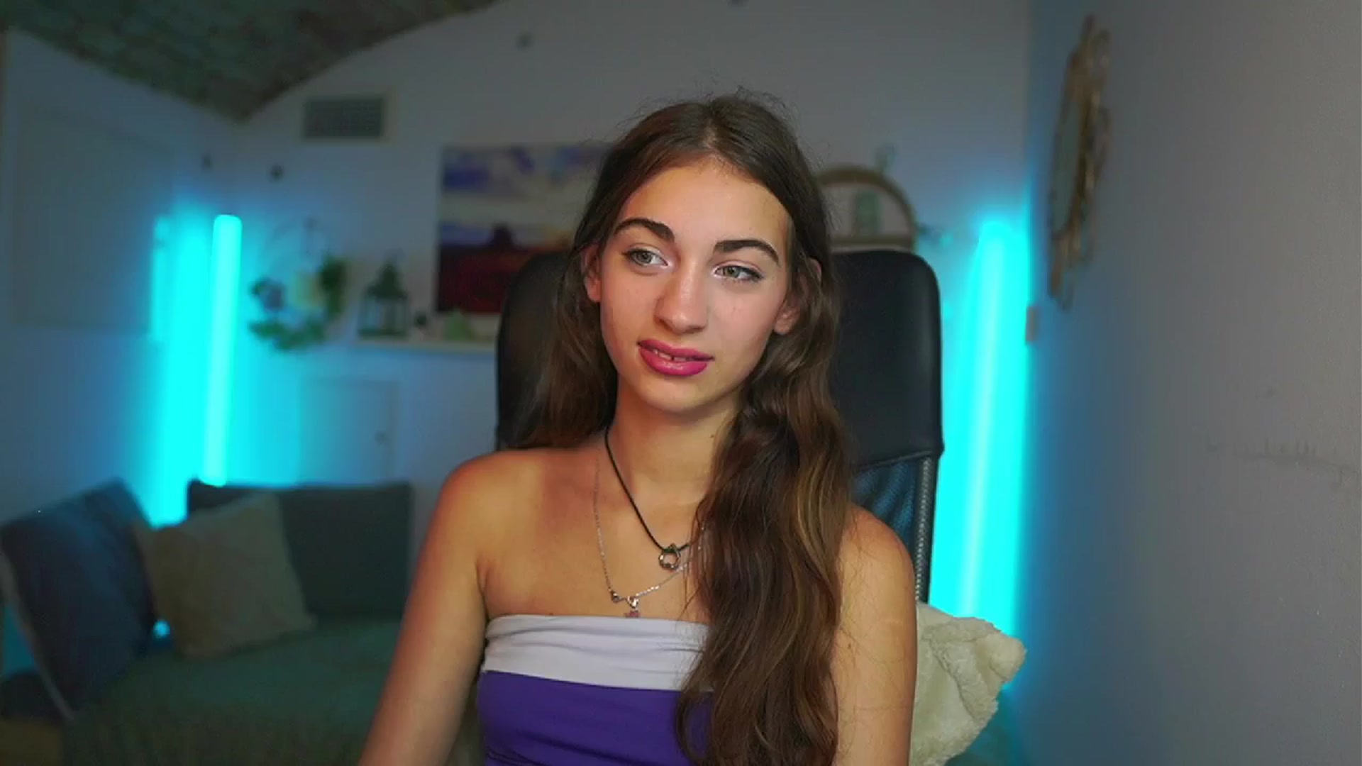 Gallery image thumbnail from Sophie__Grey's myfreecams stream on, 07/24/2025, 14:10 image 17 of 20