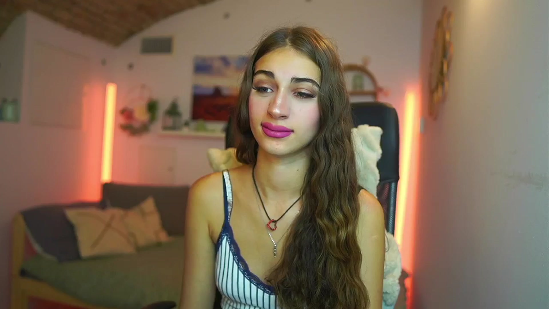 Gallery image thumbnail from Sophie__Grey's myfreecams stream on, 07/31/2025, 15:10 image 15 of 20