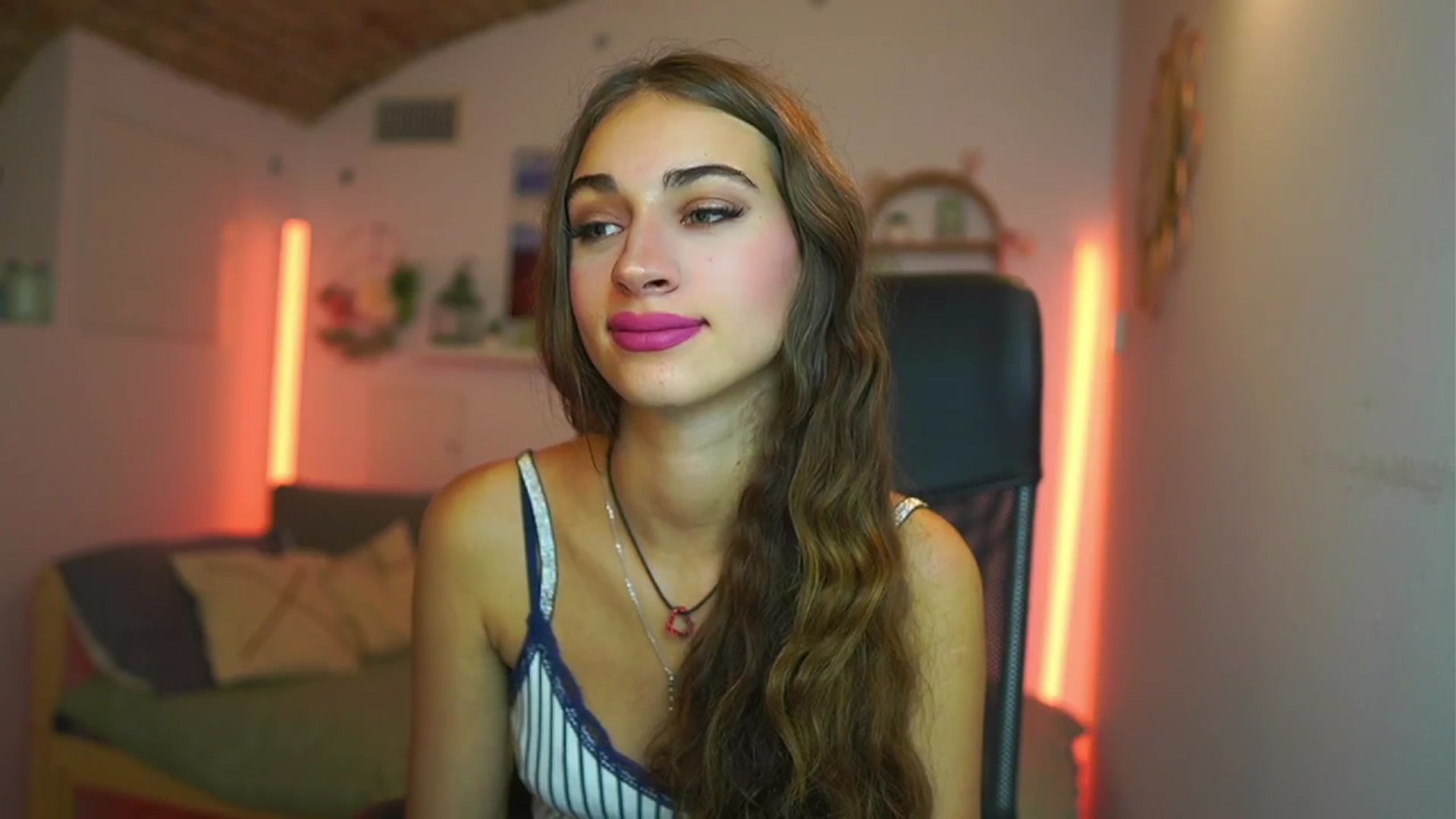 Gallery image thumbnail from Sophie__Grey's myfreecams stream on, 07/31/2025, 15:10 image 6 of 20