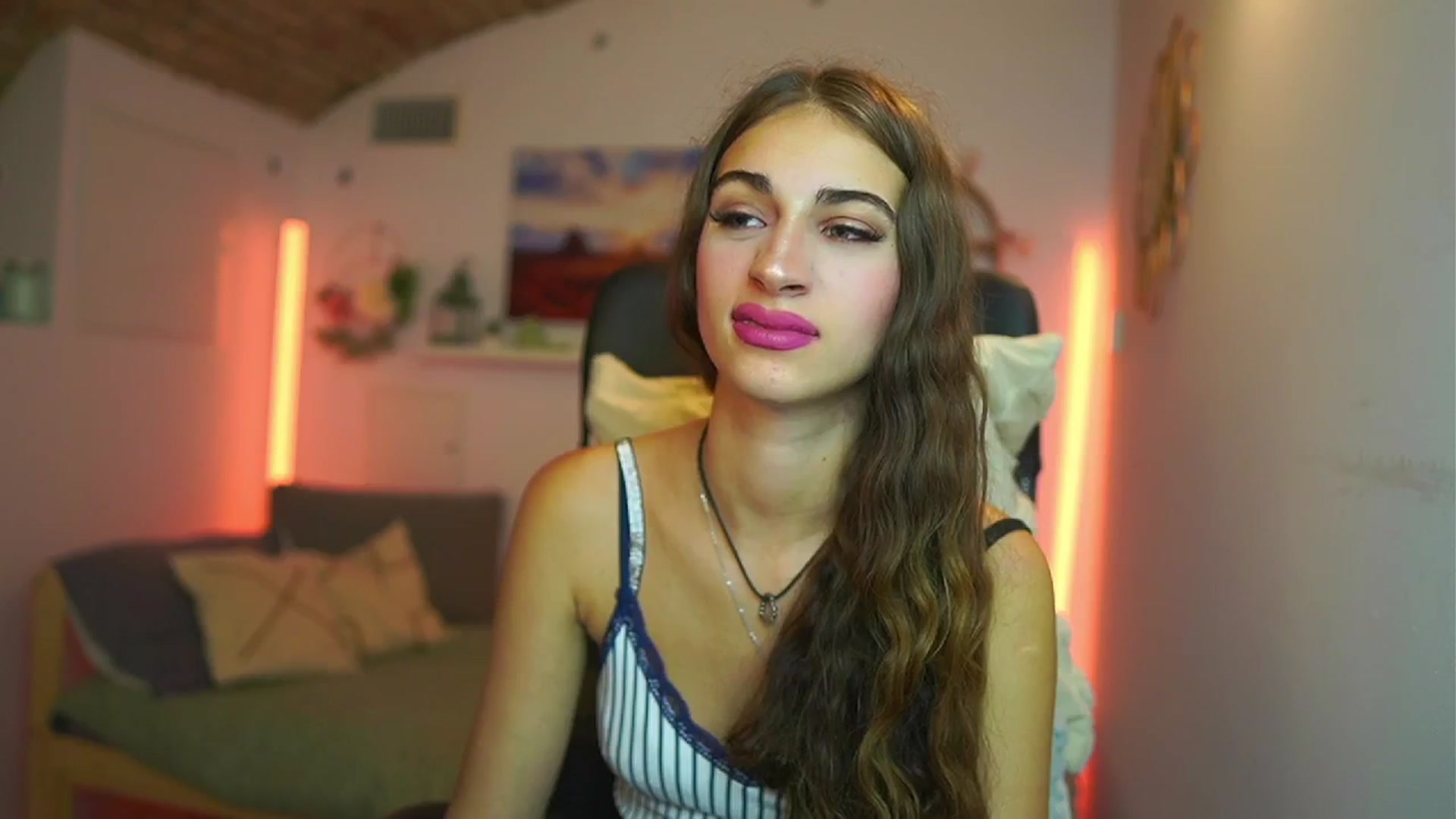 Gallery image thumbnail from Sophie__Grey's myfreecams stream on, 07/31/2025, 15:10 image 19 of 20