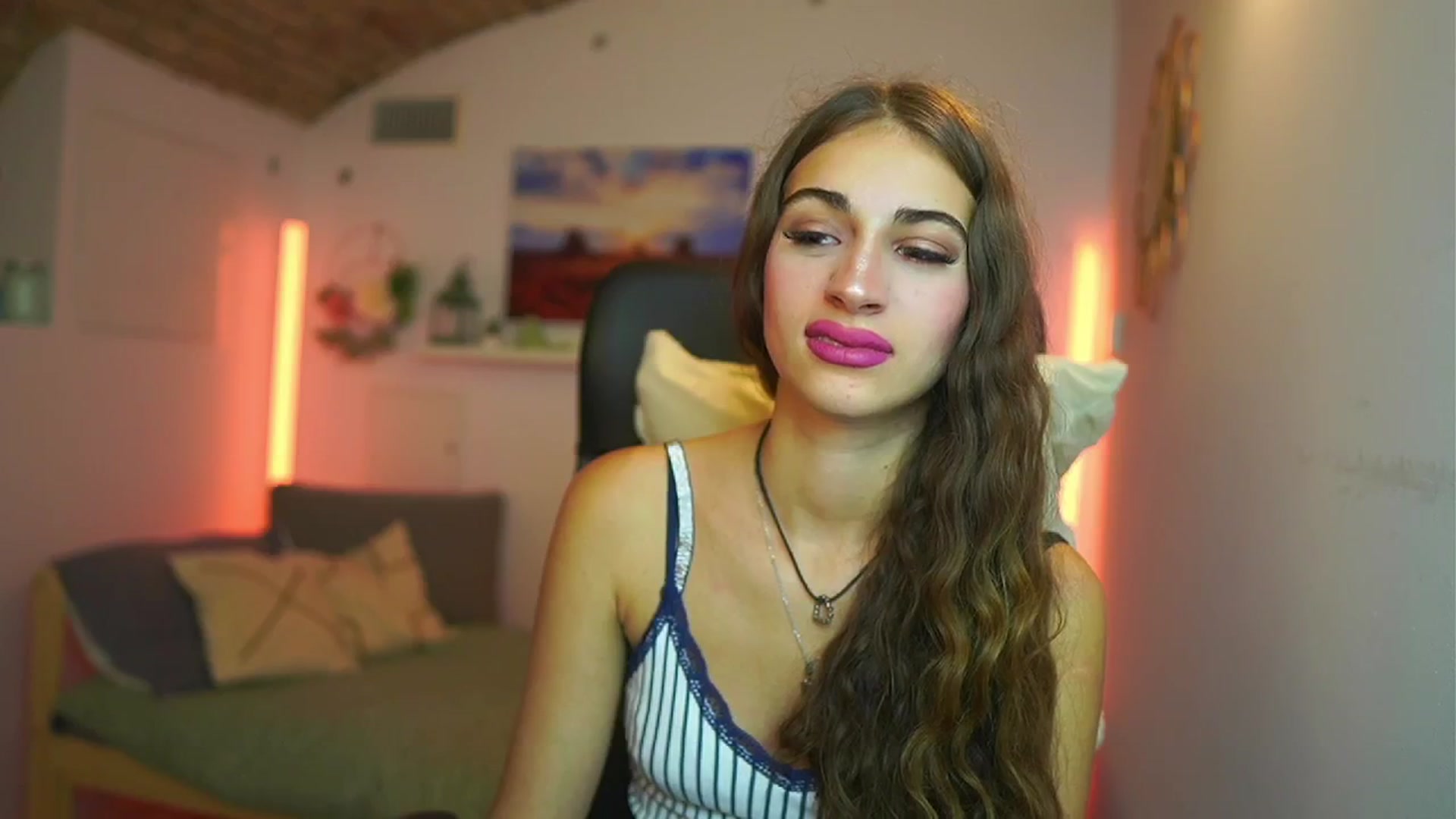Gallery image thumbnail from Sophie__Grey's myfreecams stream on, 07/31/2025, 15:10 image 18 of 20