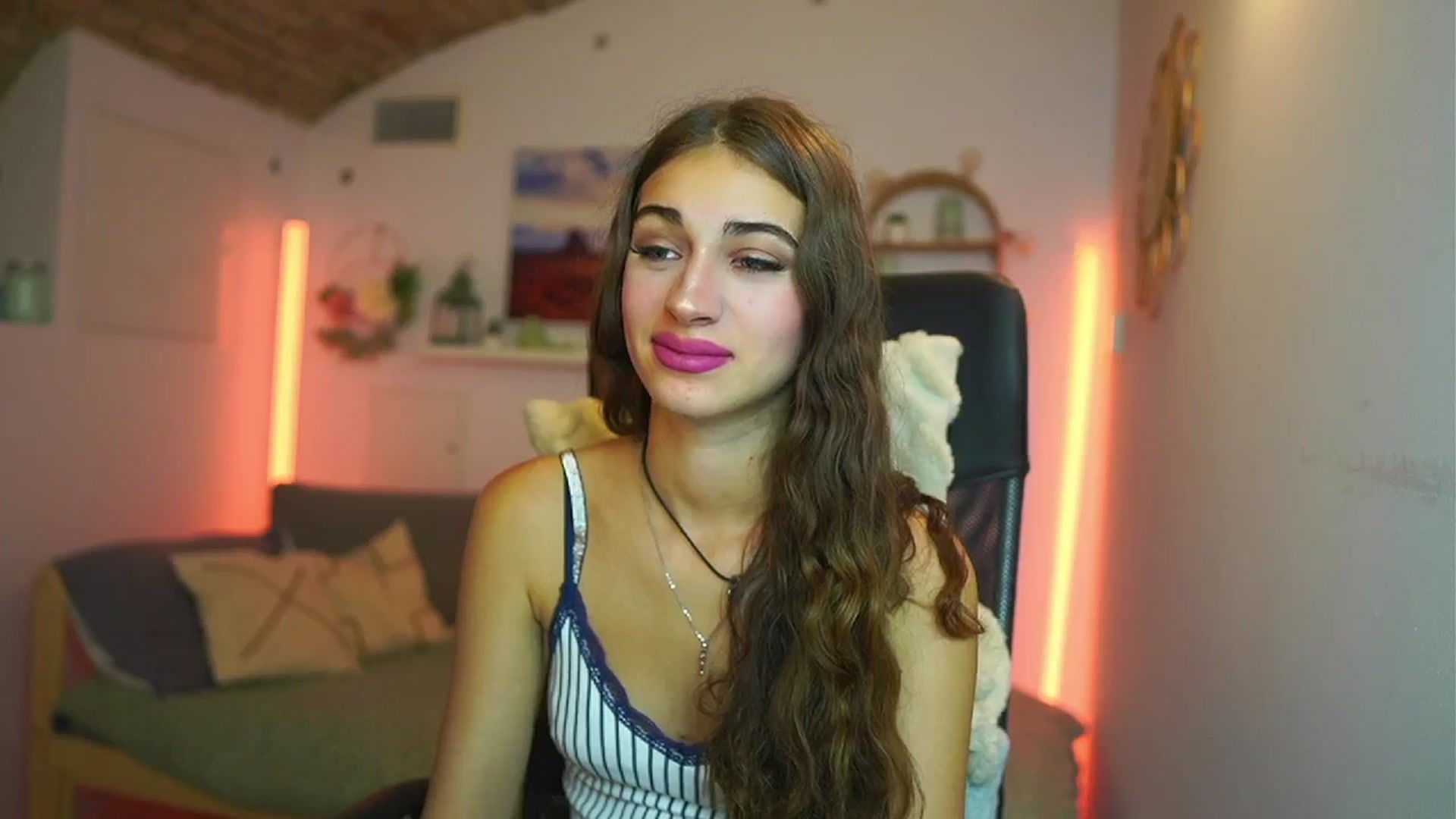 Gallery image thumbnail from Sophie__Grey's myfreecams stream on, 07/31/2025, 15:10 image 14 of 20