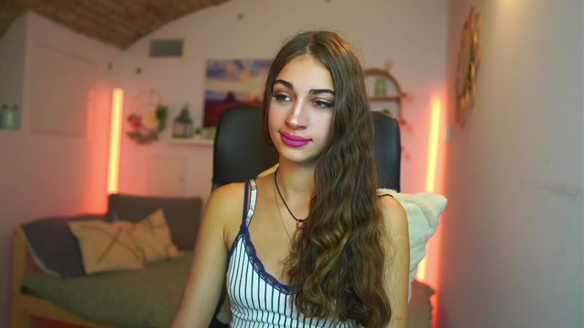 Gallery image thumbnail from Sophie__Grey's myfreecams stream on, 07/31/2025, 15:10 image 1 of 20