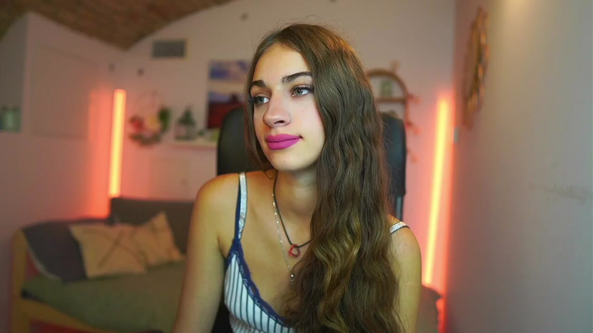 Gallery image thumbnail from Sophie__Grey's myfreecams stream on, 07/31/2025, 15:10 image 3 of 20