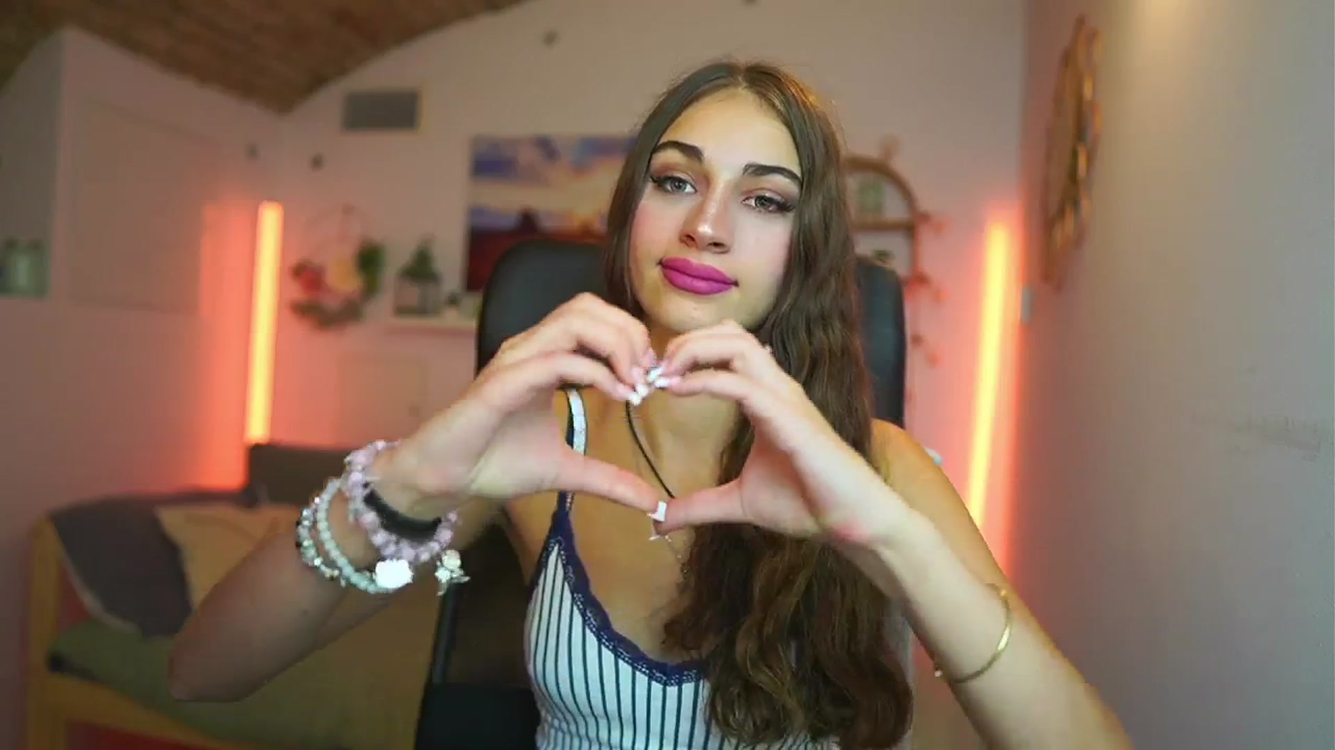 Gallery image thumbnail from Sophie__Grey's myfreecams stream on, 07/31/2025, 15:10 image 5 of 20
