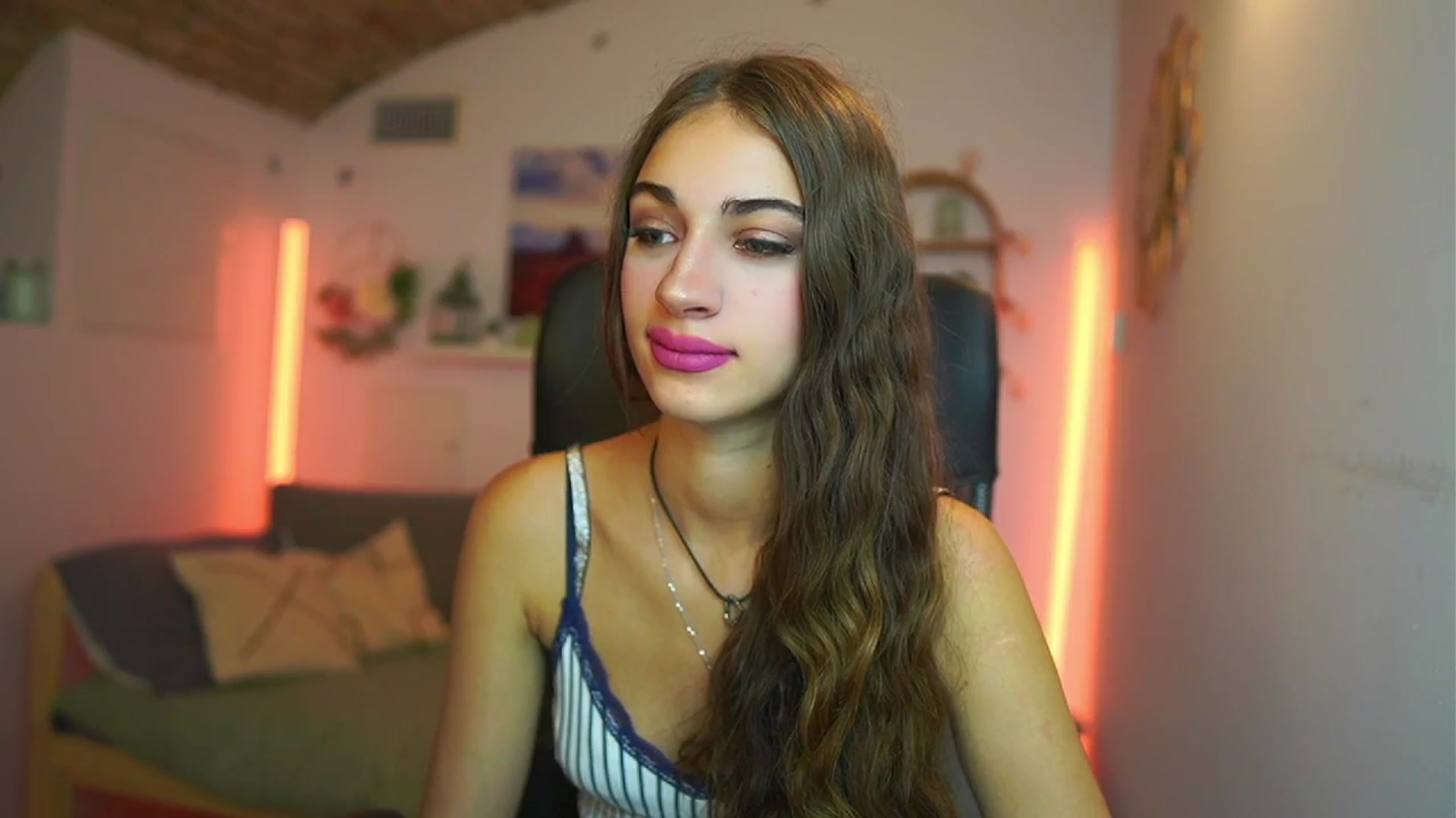 Gallery image thumbnail from Sophie__Grey's myfreecams stream on, 07/31/2025, 15:10 image 4 of 20