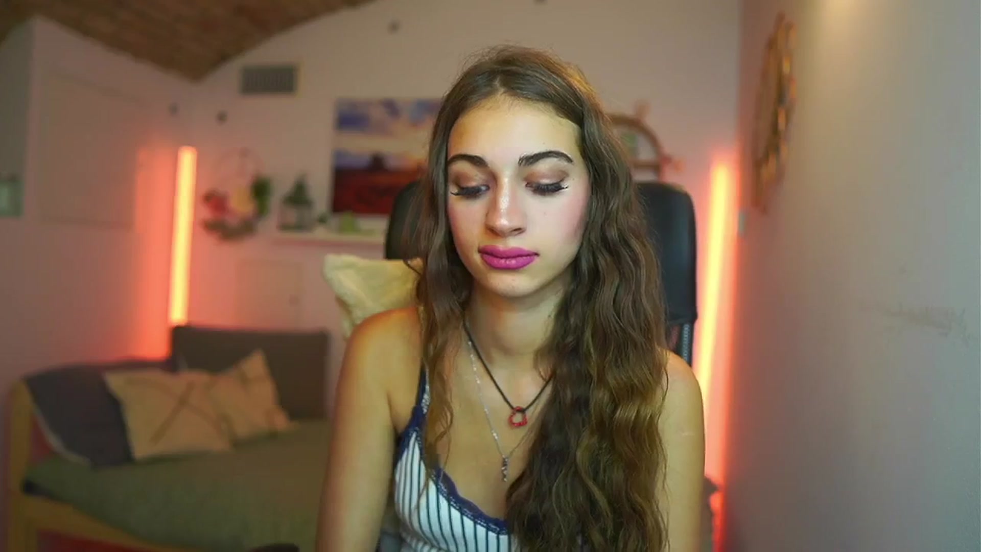 Gallery image thumbnail from Sophie__Grey's myfreecams stream on, 07/31/2025, 17:09 image 18 of 20