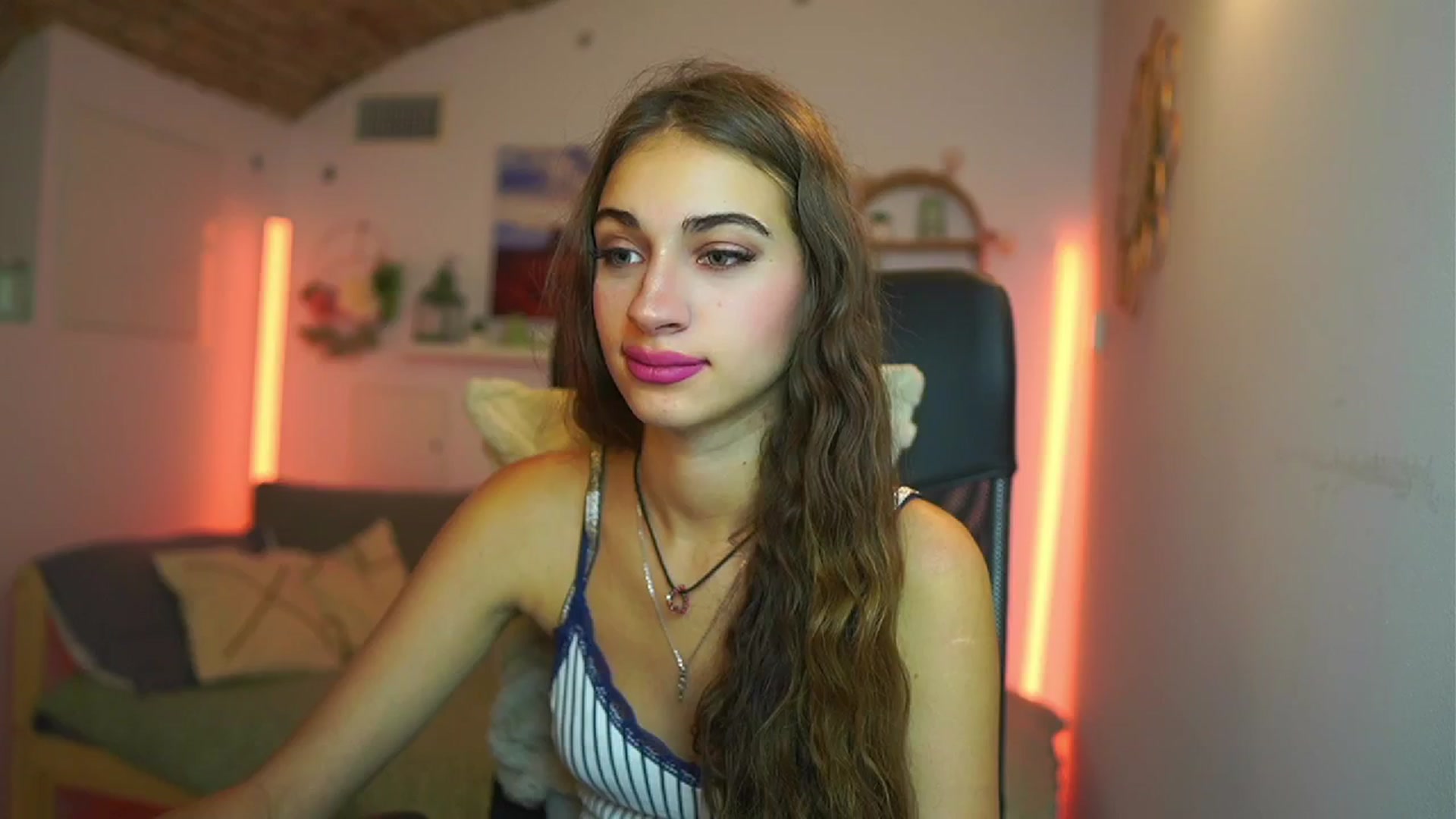 Gallery image thumbnail from Sophie__Grey's myfreecams stream on, 07/31/2025, 17:09 image 16 of 20