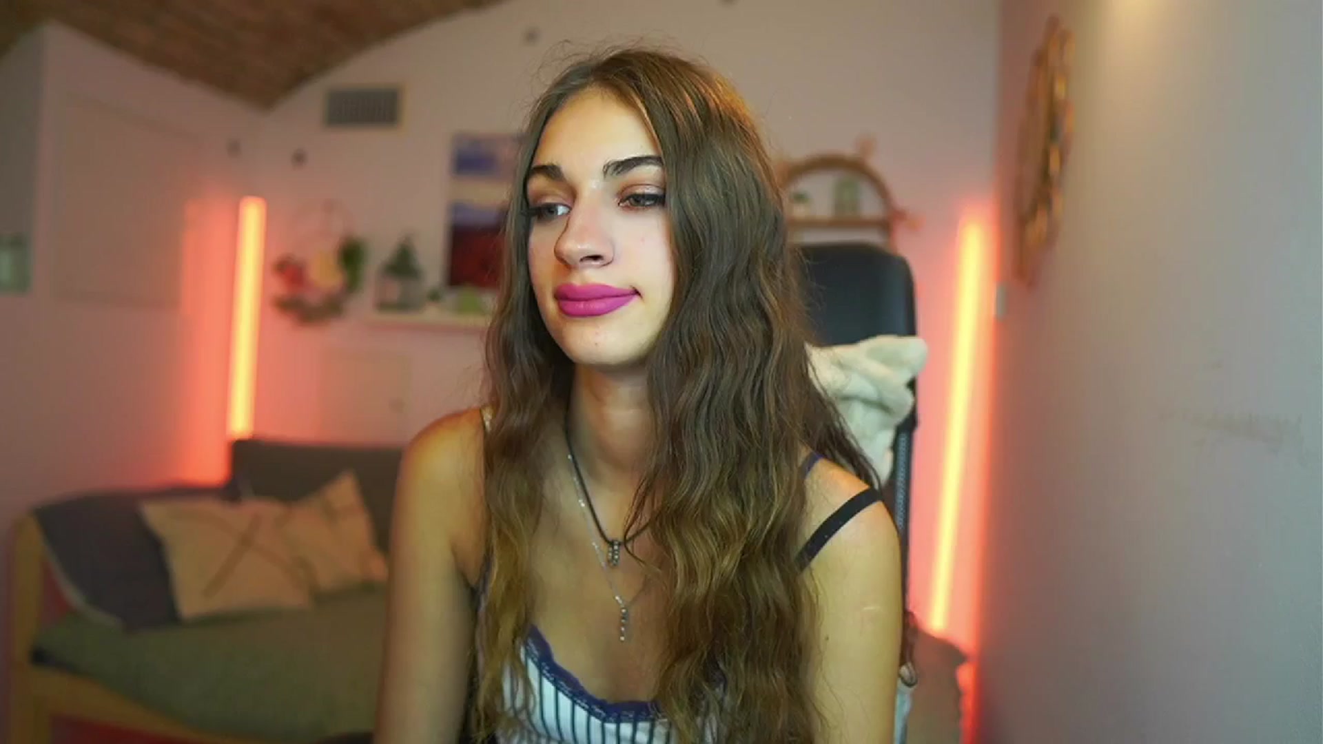 Gallery image thumbnail from Sophie__Grey's myfreecams stream on, 07/31/2025, 17:09 image 3 of 20