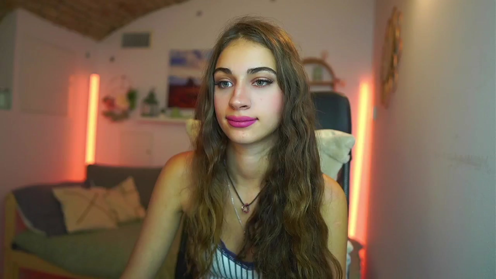 Gallery image thumbnail from Sophie__Grey's myfreecams stream on, 07/31/2025, 17:09 image 14 of 20