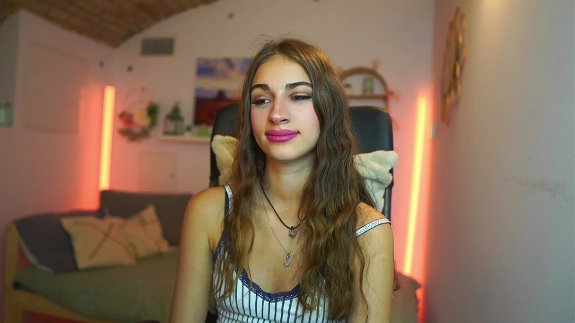 Gallery image thumbnail from Sophie__Grey's myfreecams stream on, 07/31/2025, 17:09 image 5 of 20
