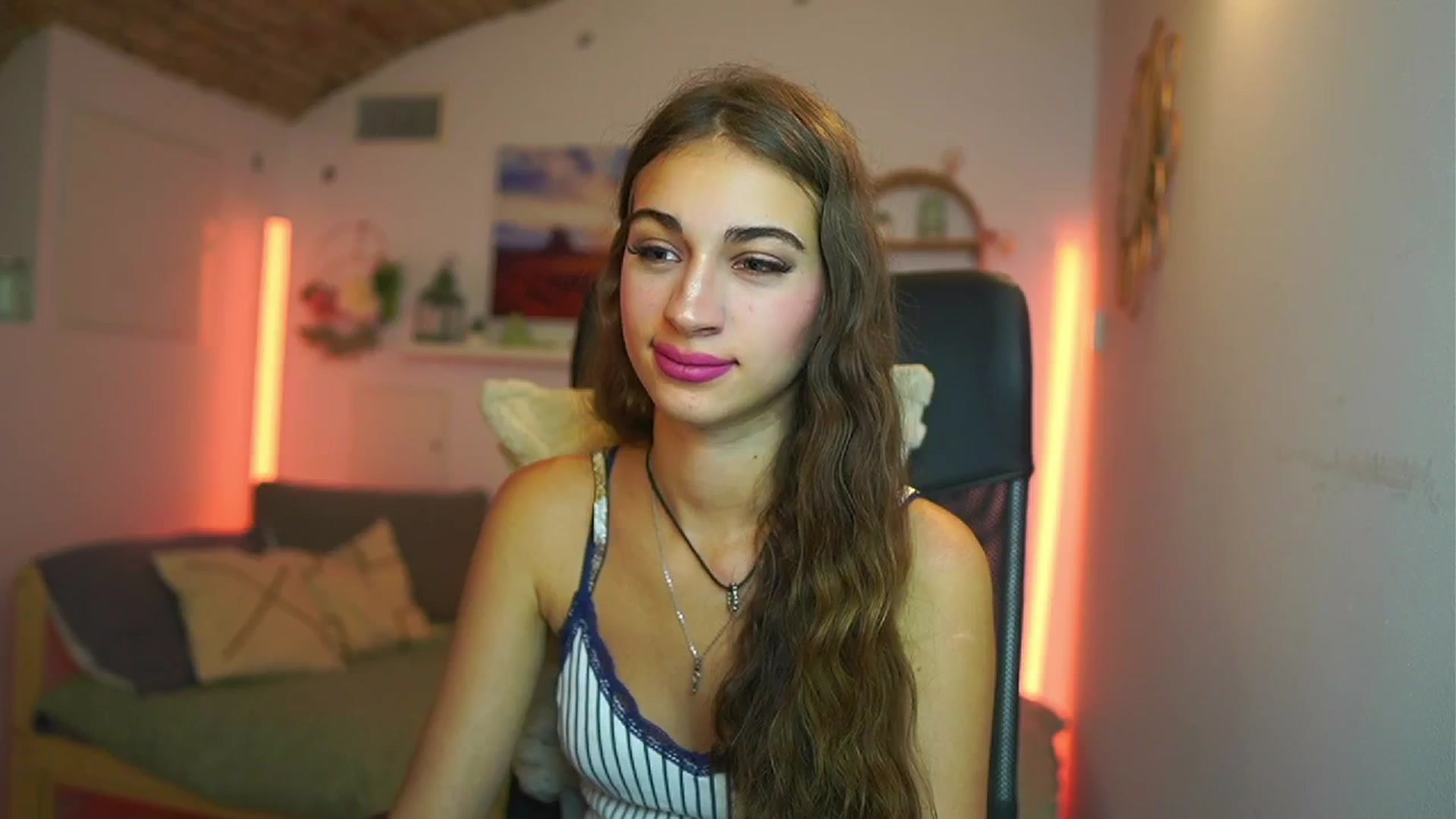 Gallery image thumbnail from Sophie__Grey's myfreecams stream on, 07/31/2025, 17:09 image 17 of 20