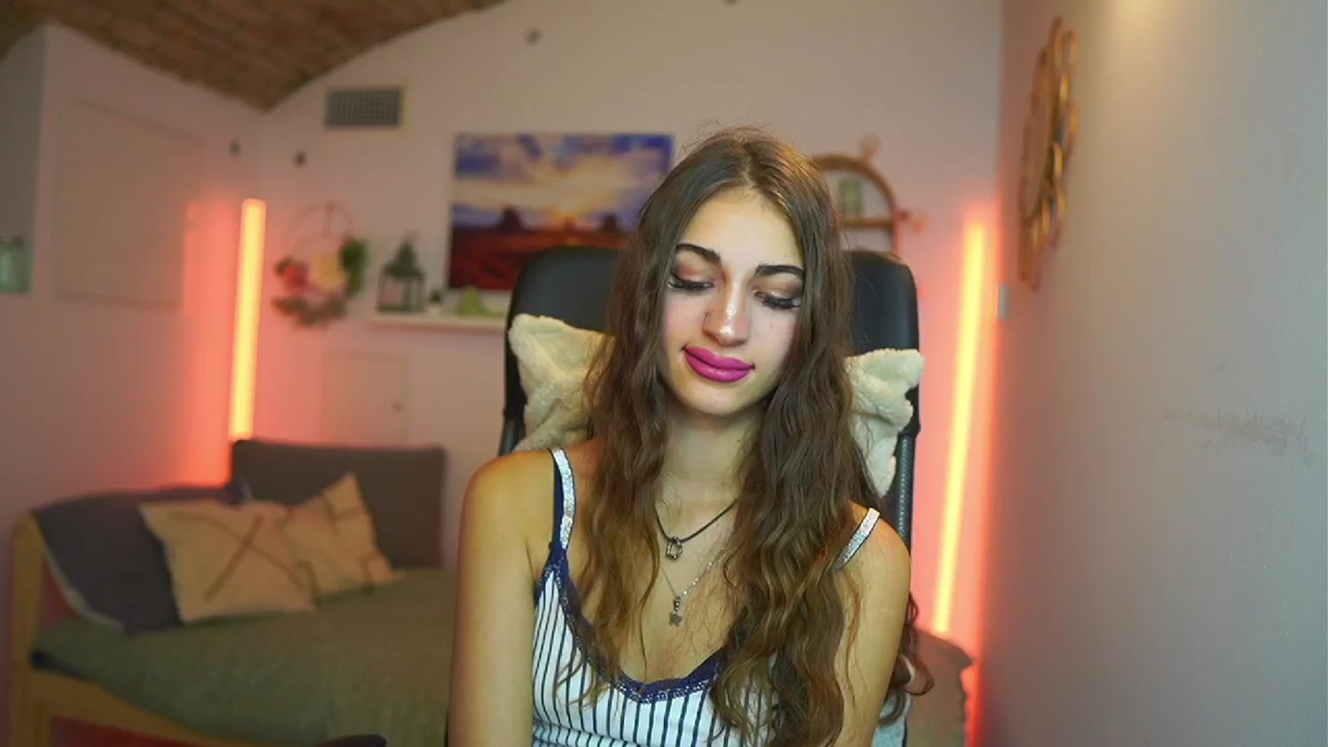 Gallery image thumbnail from Sophie__Grey's myfreecams stream on, 07/31/2025, 17:09 image 4 of 20